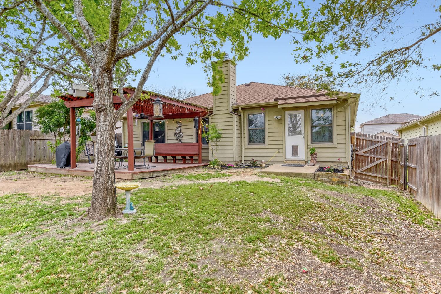 1319 Belmont Dr, San Marcos, TX 78666