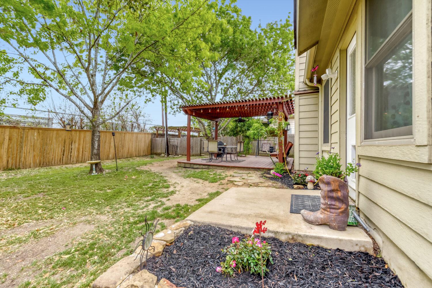 1319 Belmont Dr, San Marcos, TX 78666