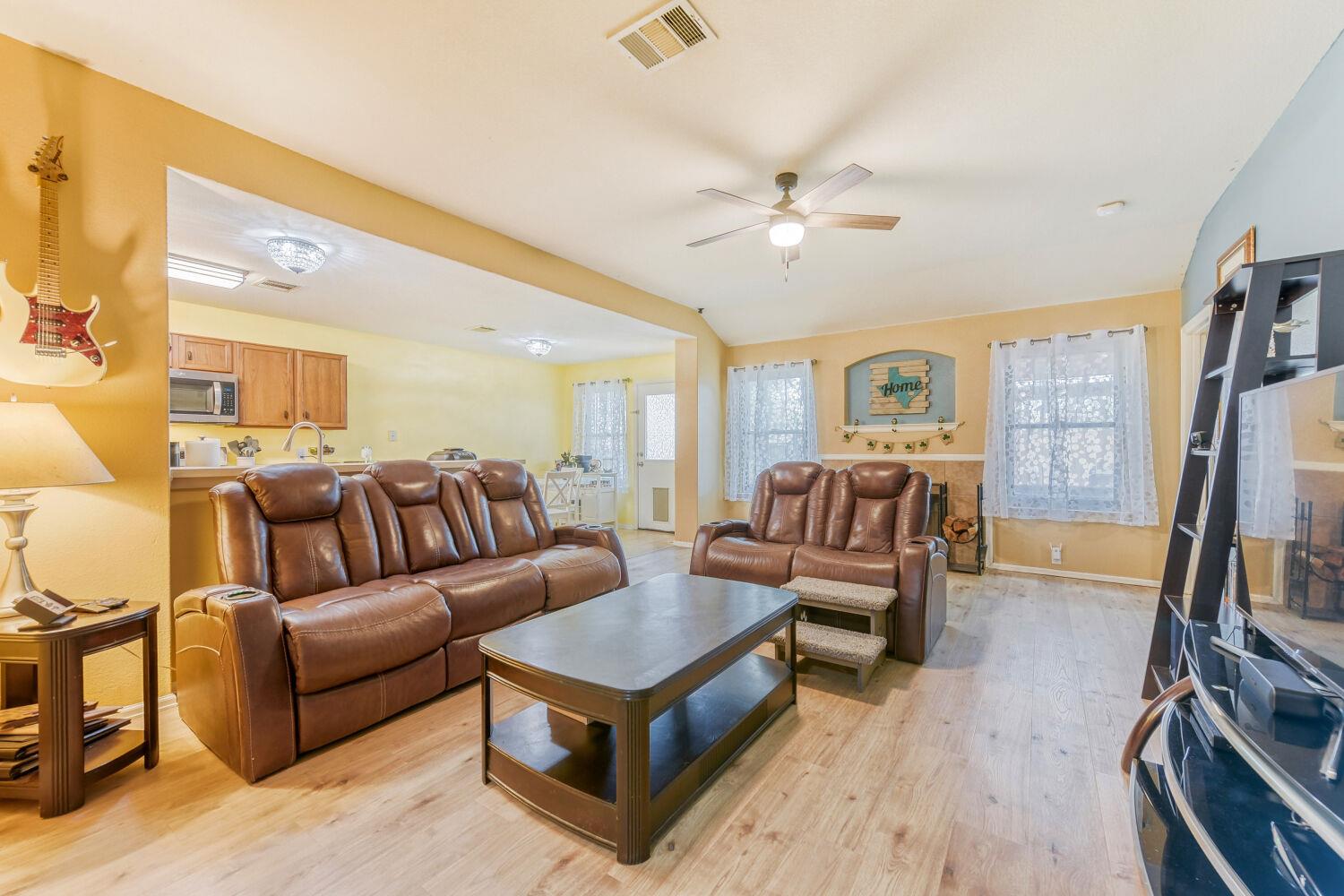 1319 Belmont Dr, San Marcos, TX 78666