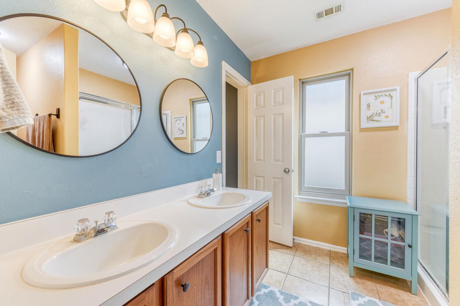 1319 Belmont Dr, San Marcos, TX 78666