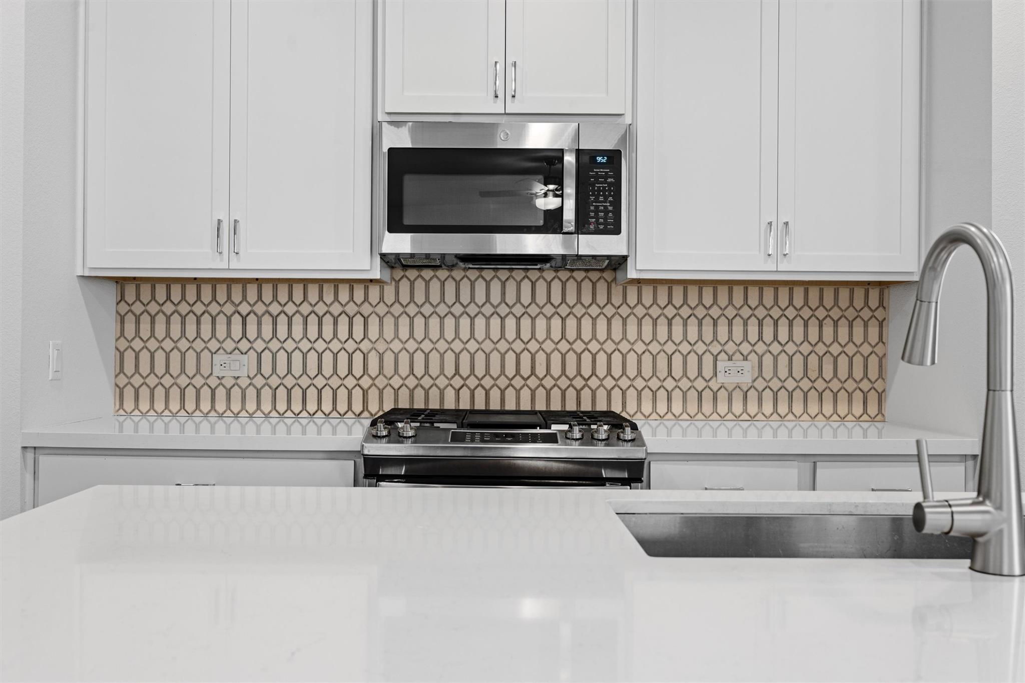 15604 Ellinger Dr, Austin, TX 78728