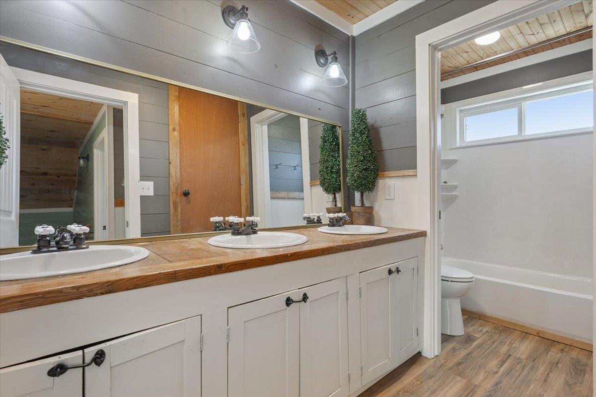 15629 Romberg Rd, Holland, TX 76534