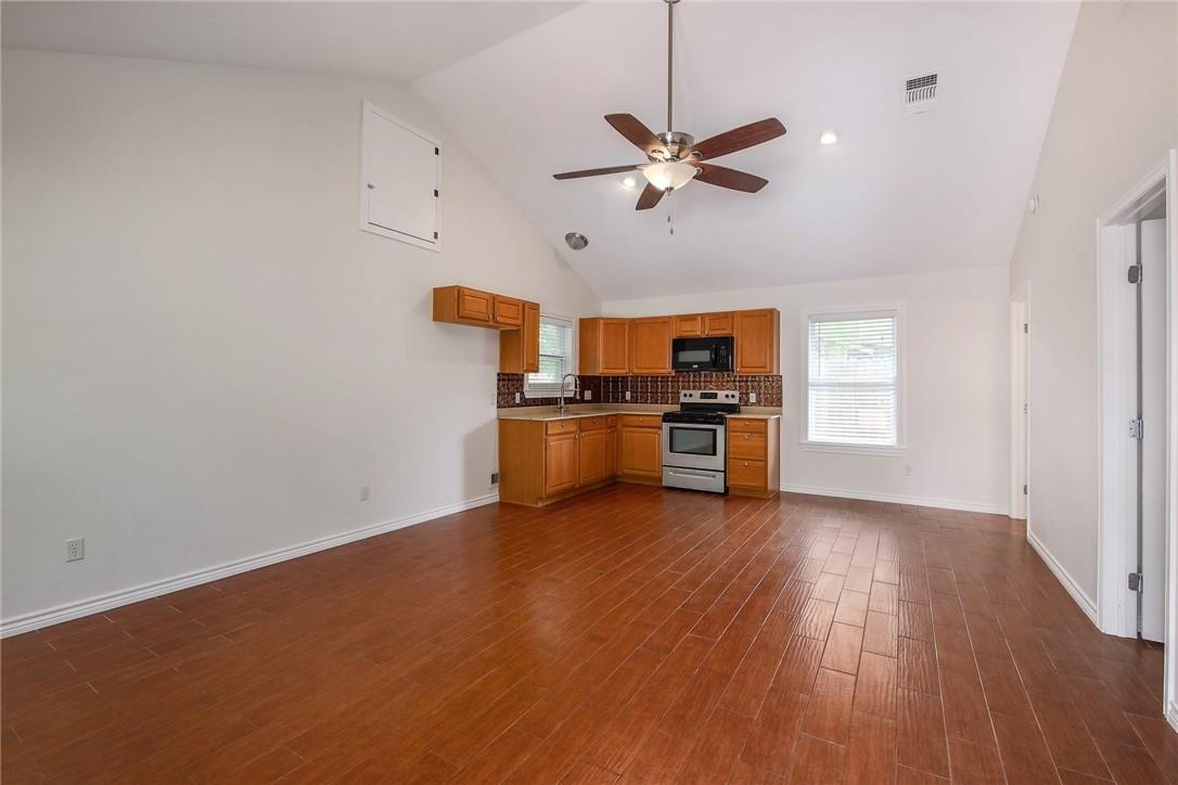 507 San Jacinto St, Lockhart, TX 78644