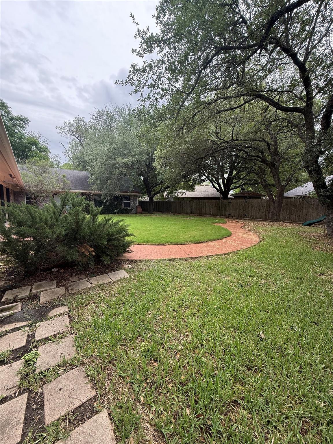 507 San Jacinto St, Lockhart, TX 78644