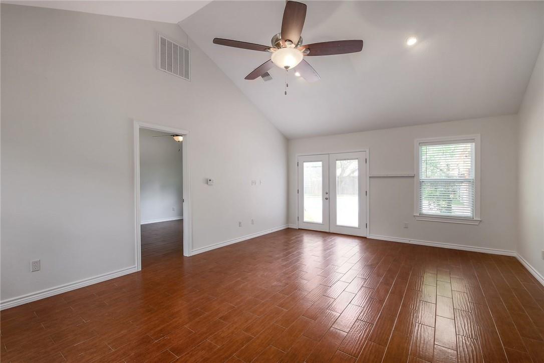 507 San Jacinto St, Lockhart, TX 78644