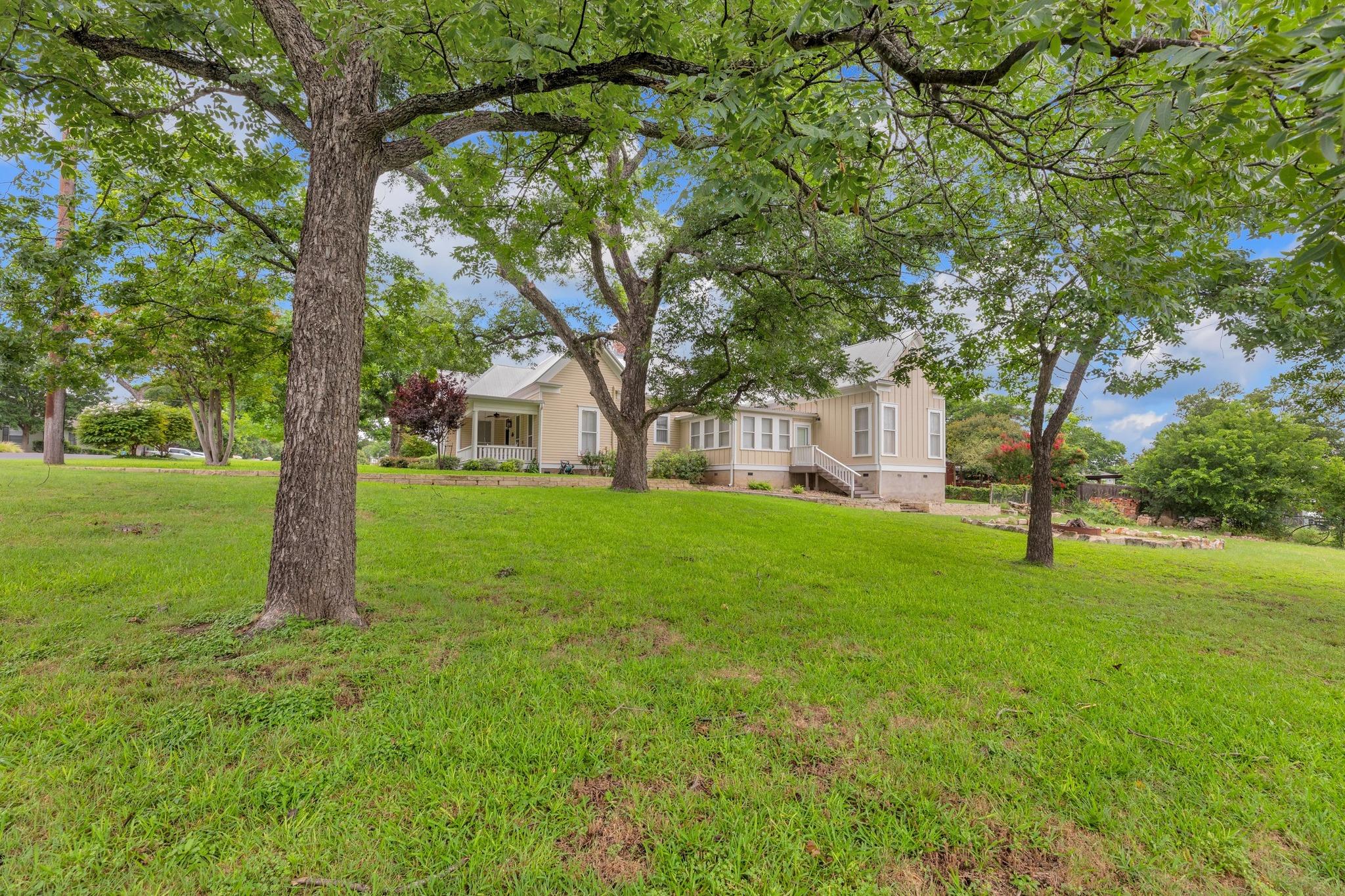 403 E 4th St S, Georgetown, TX 78626