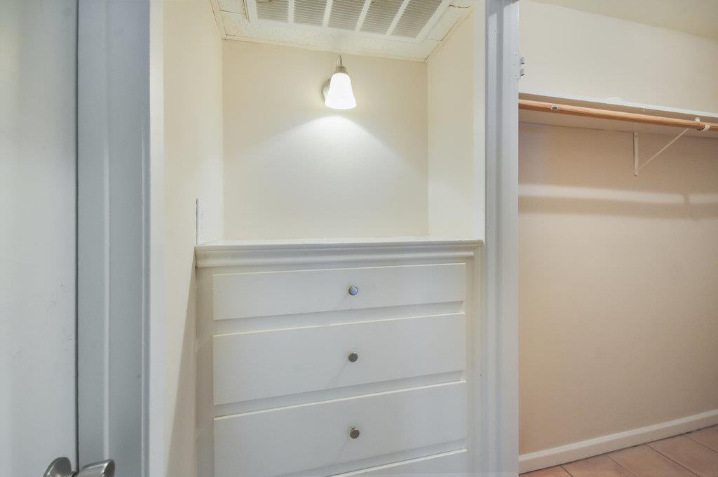 1000 W 26th St # 102, Austin, TX 78705