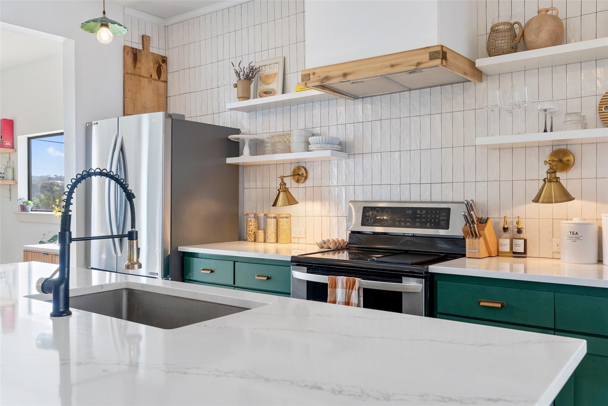 17600 Lake Shore Dr, Dripping Springs, TX 78620