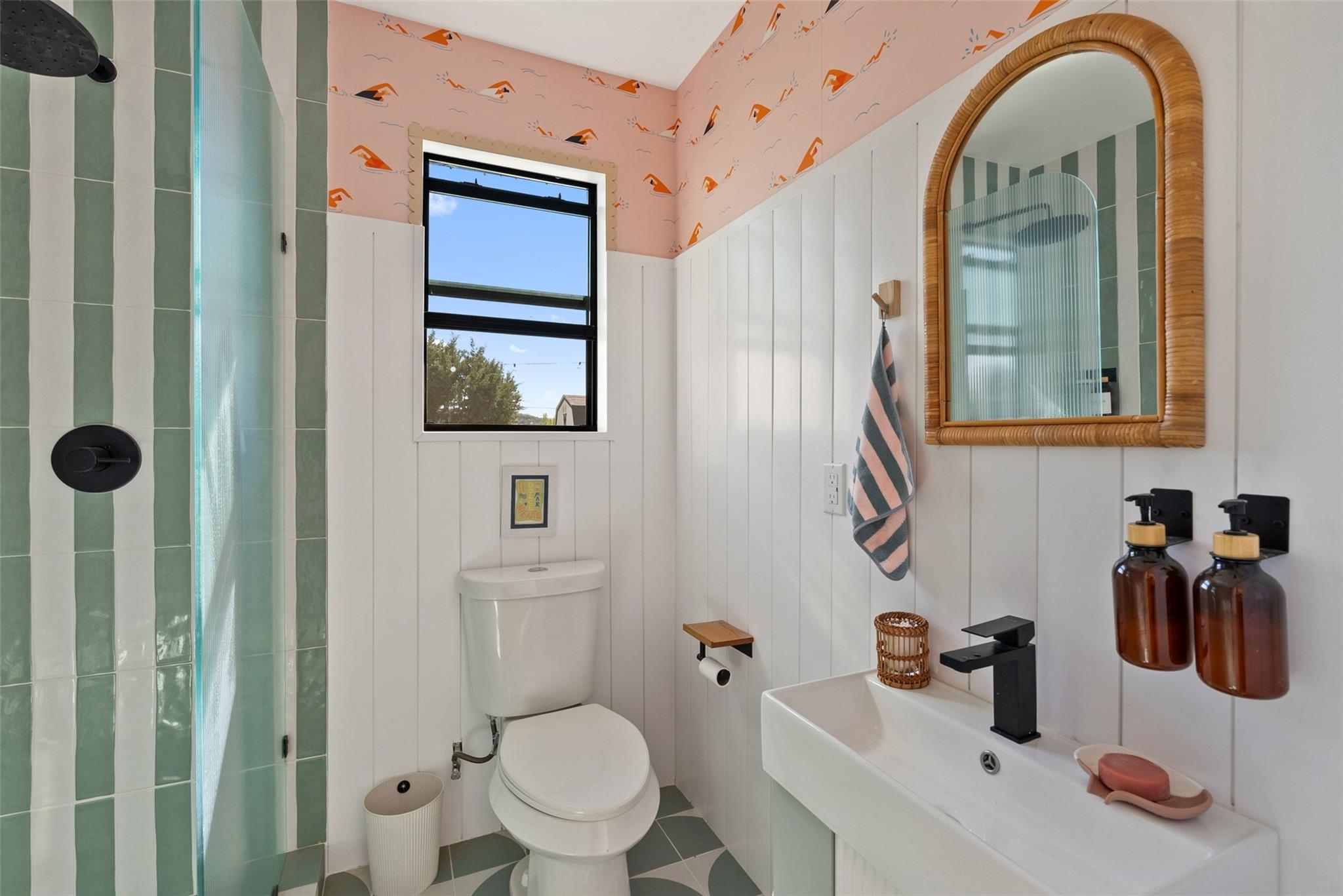 17600 Lake Shore Dr, Dripping Springs, TX 78620