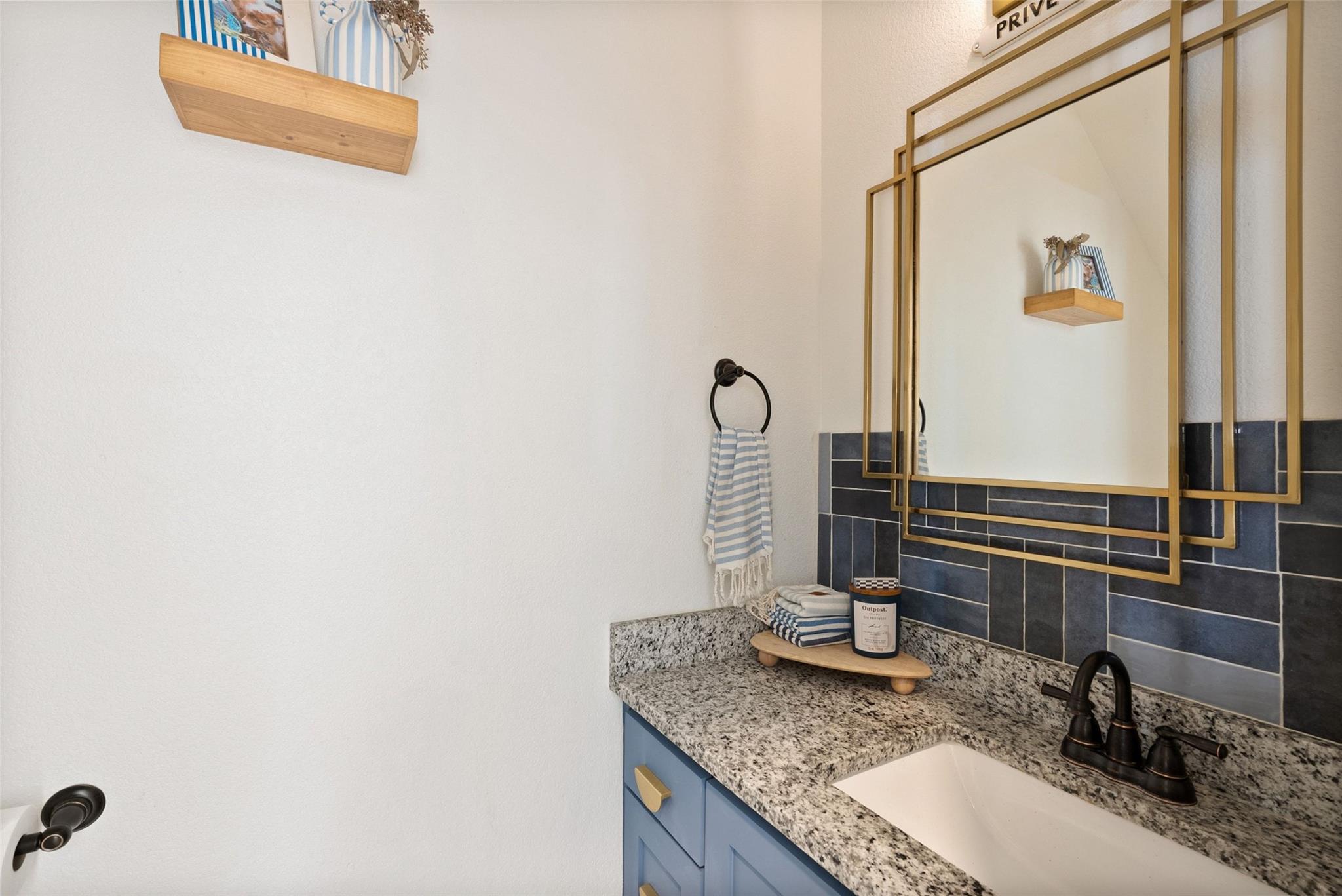 17600 Lake Shore Dr, Dripping Springs, TX 78620