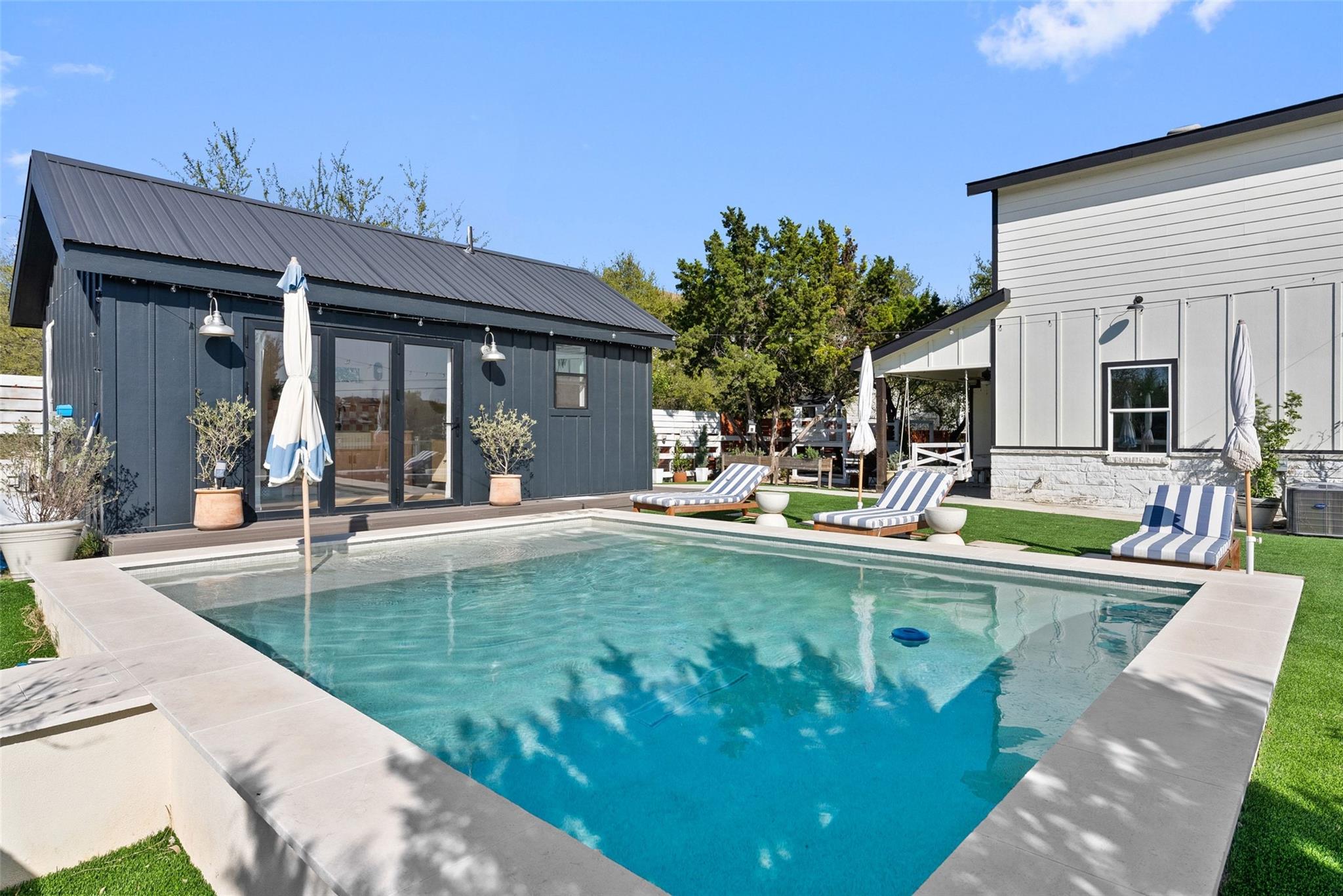 17600 Lake Shore Dr, Dripping Springs, TX 78620