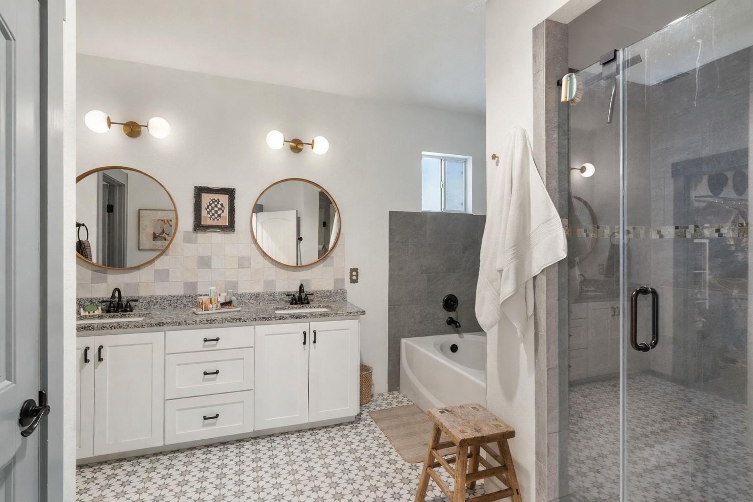 17600 Lake Shore Dr, Dripping Springs, TX 78620