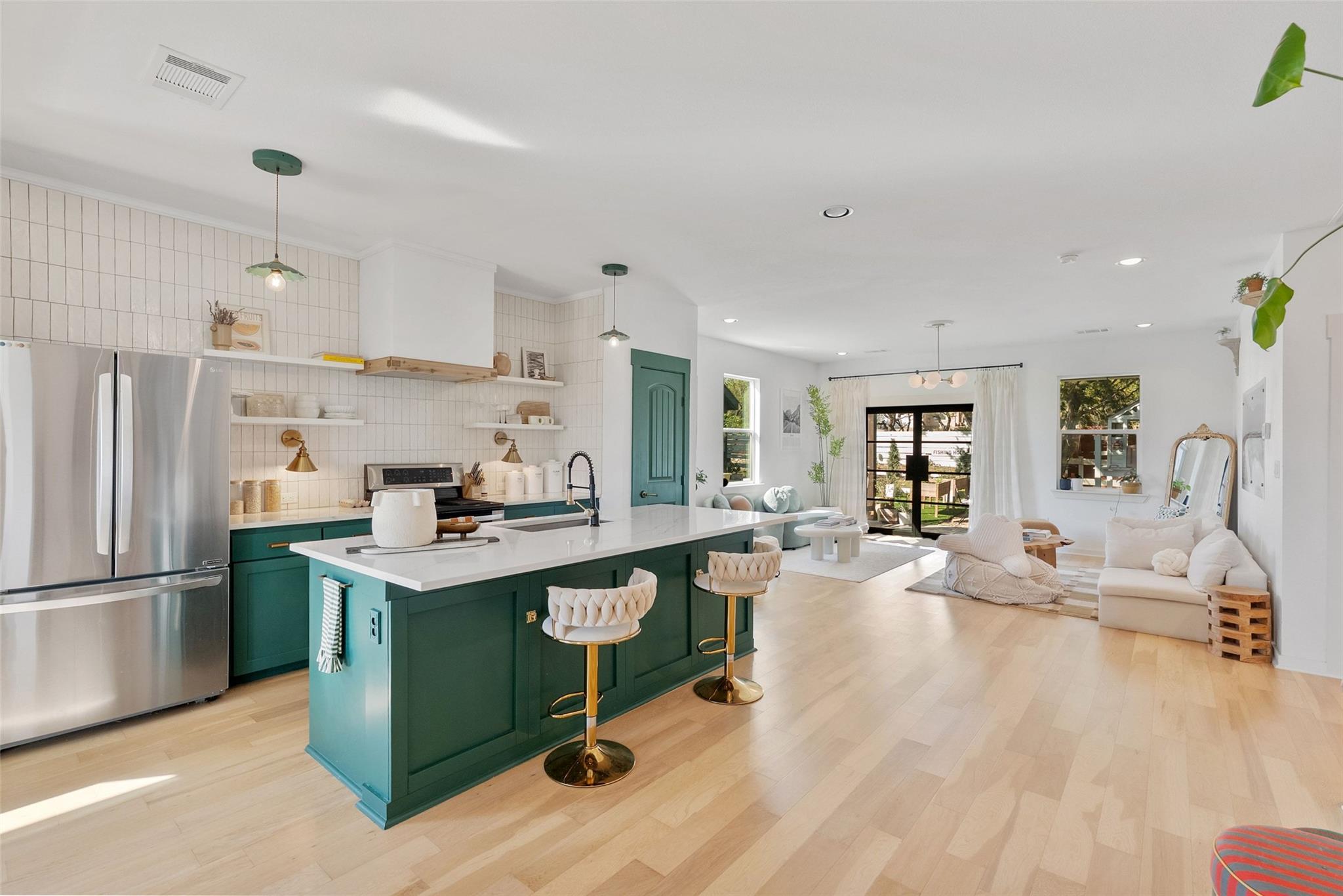 17600 Lake Shore Dr, Dripping Springs, TX 78620