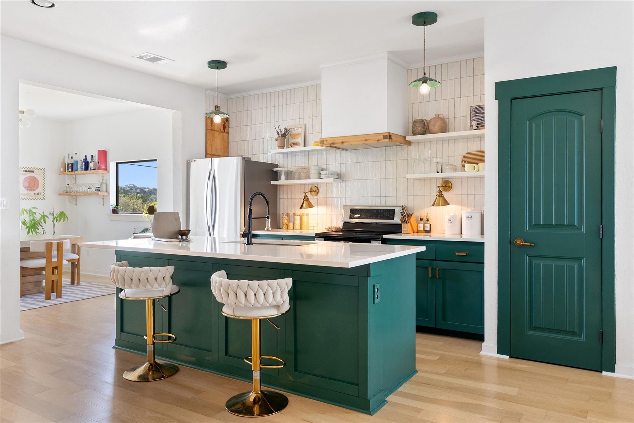 17600 Lake Shore Dr, Dripping Springs, TX 78620