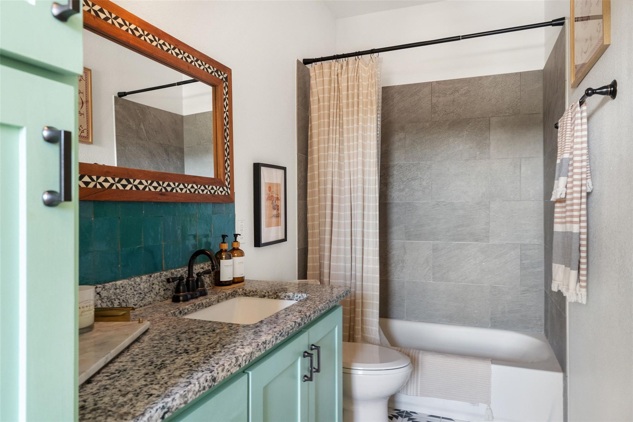 17600 Lake Shore Dr, Dripping Springs, TX 78620