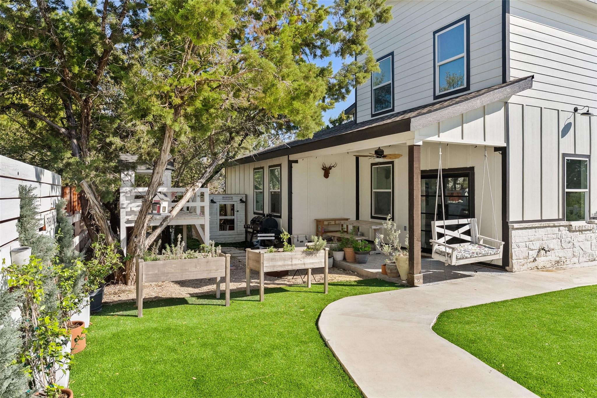 17600 Lake Shore Dr, Dripping Springs, TX 78620