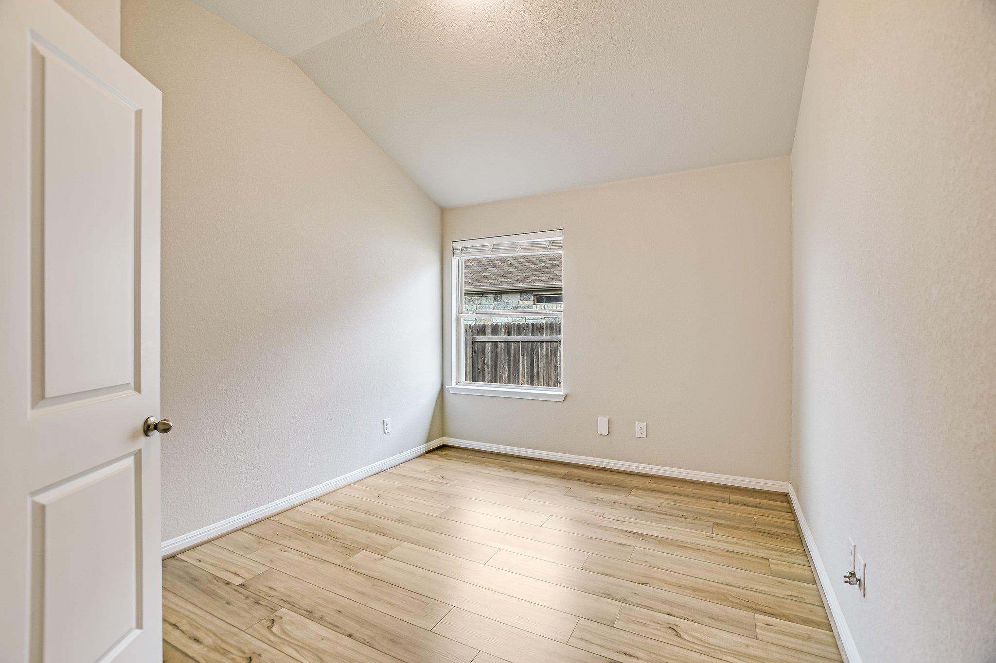 309 Chickasaw Ln, Hutto, TX 78634