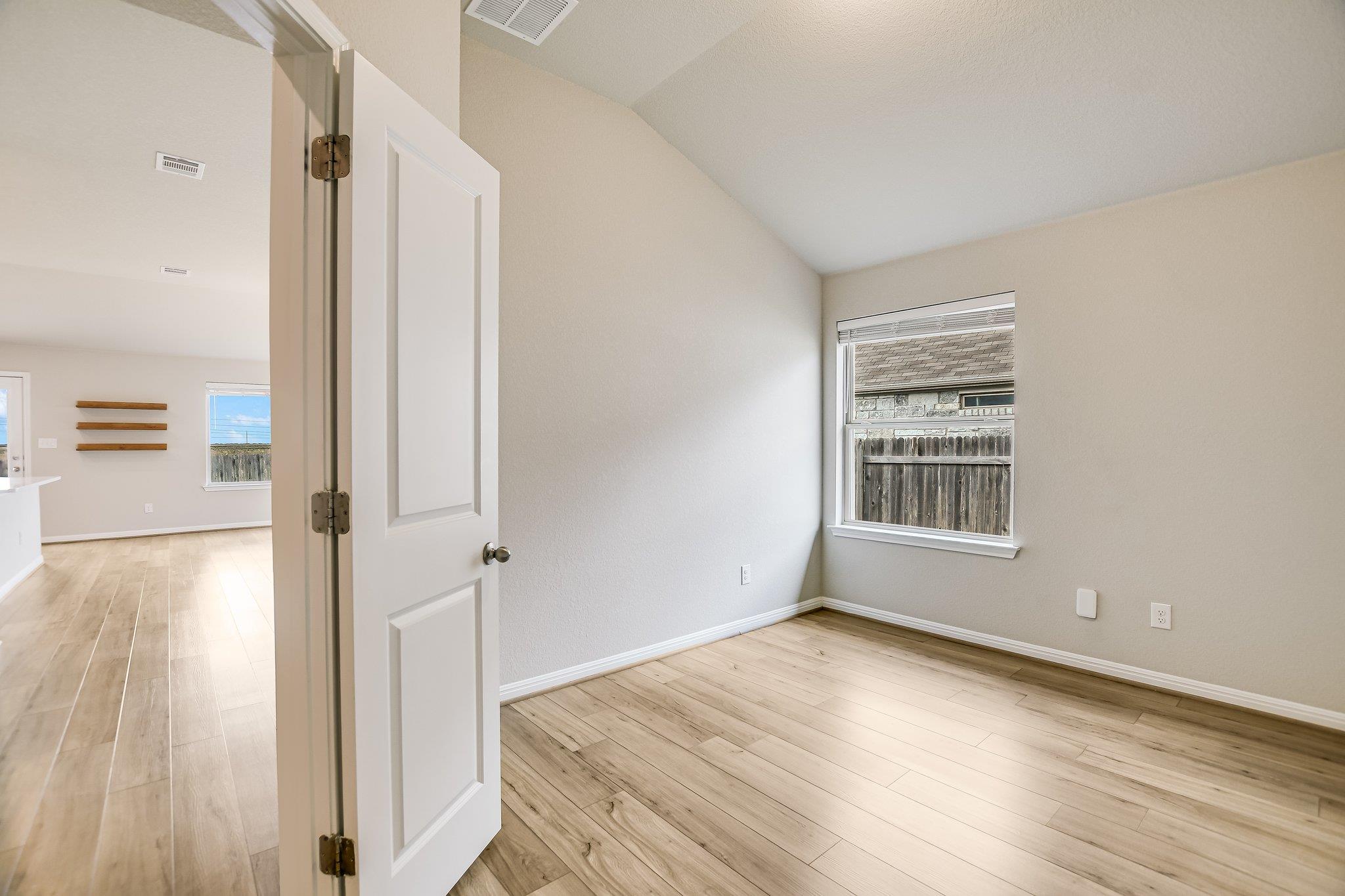 309 Chickasaw Ln, Hutto, TX 78634