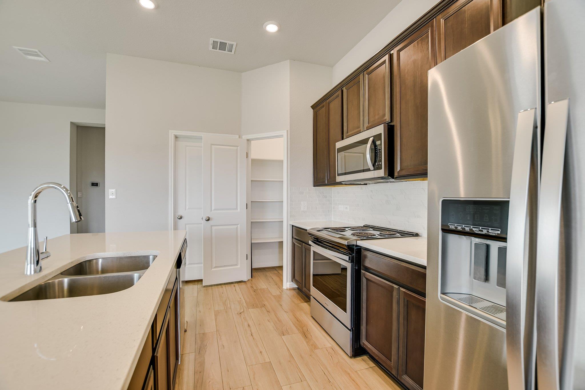 309 Chickasaw Ln, Hutto, TX 78634