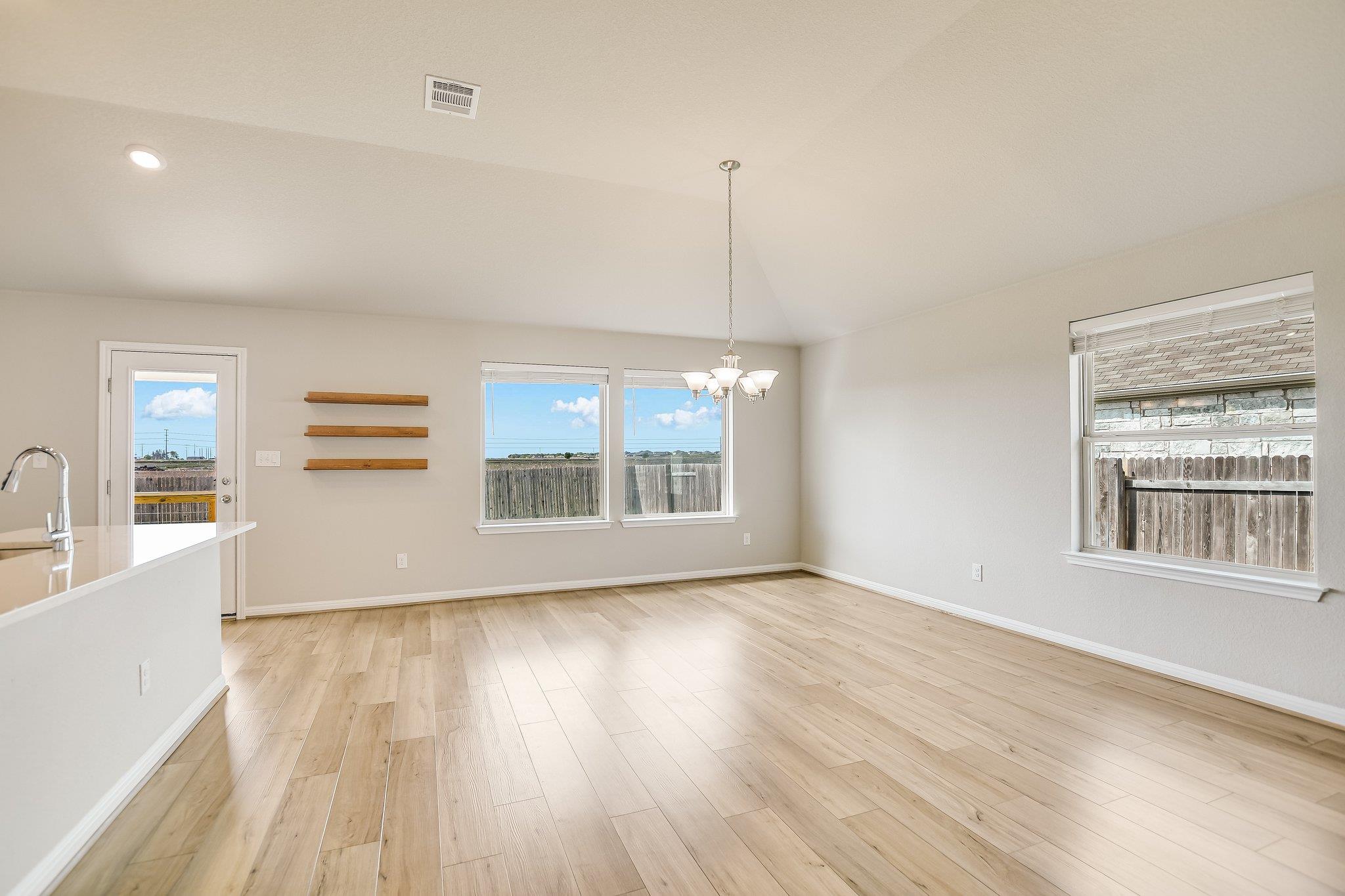 309 Chickasaw Ln, Hutto, TX 78634