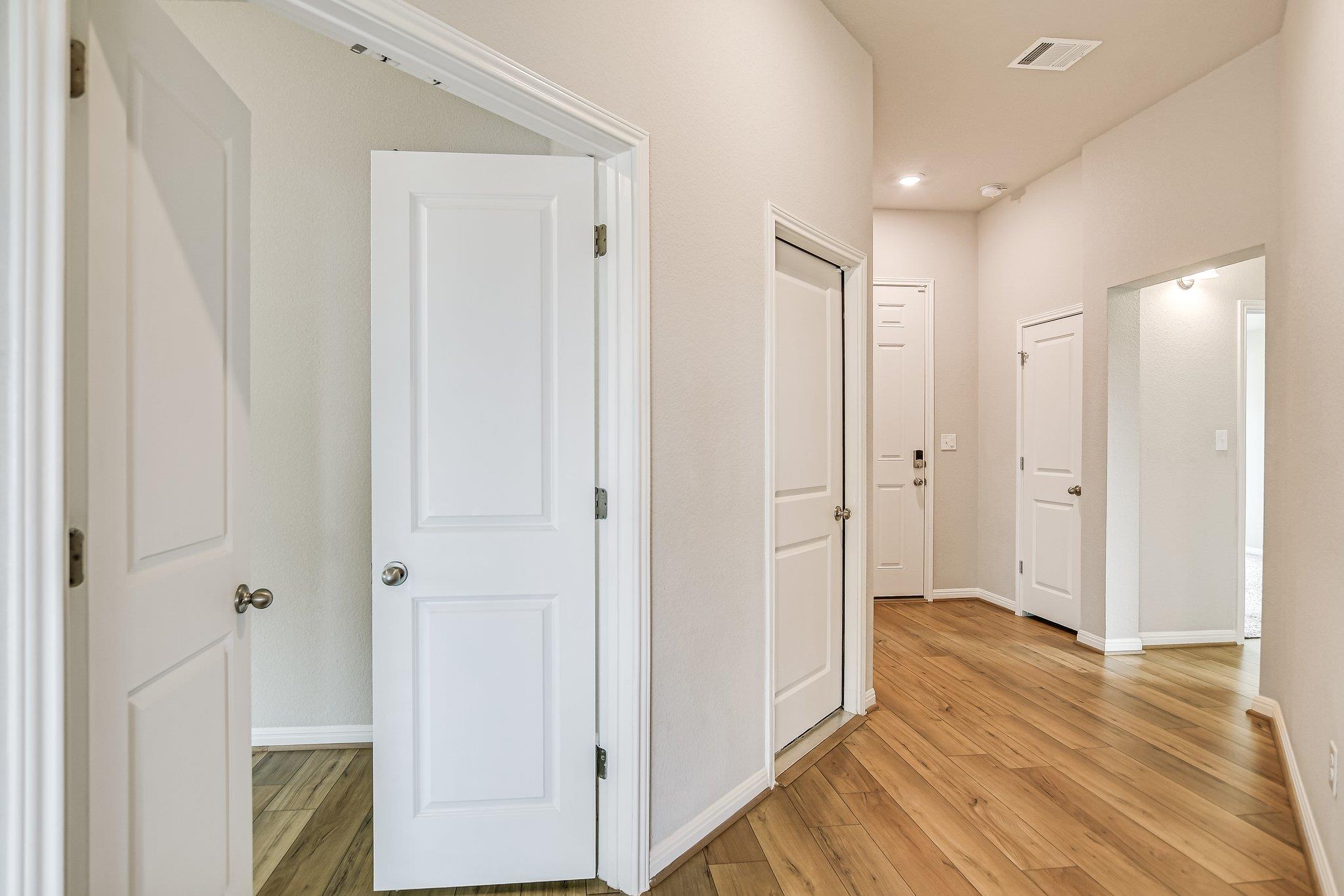 309 Chickasaw Ln, Hutto, TX 78634