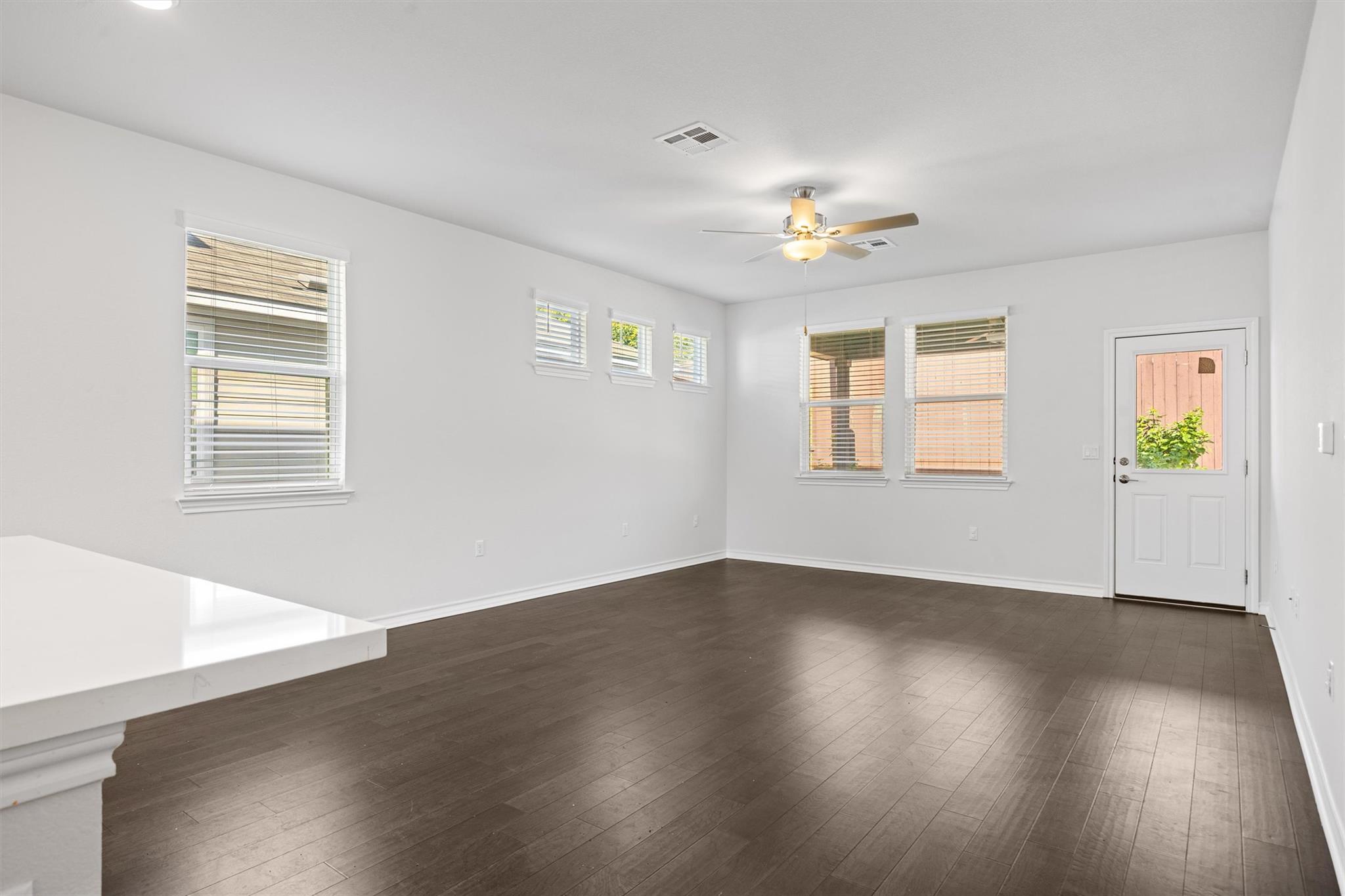 15604 Ellinger Dr, Austin, TX 78728