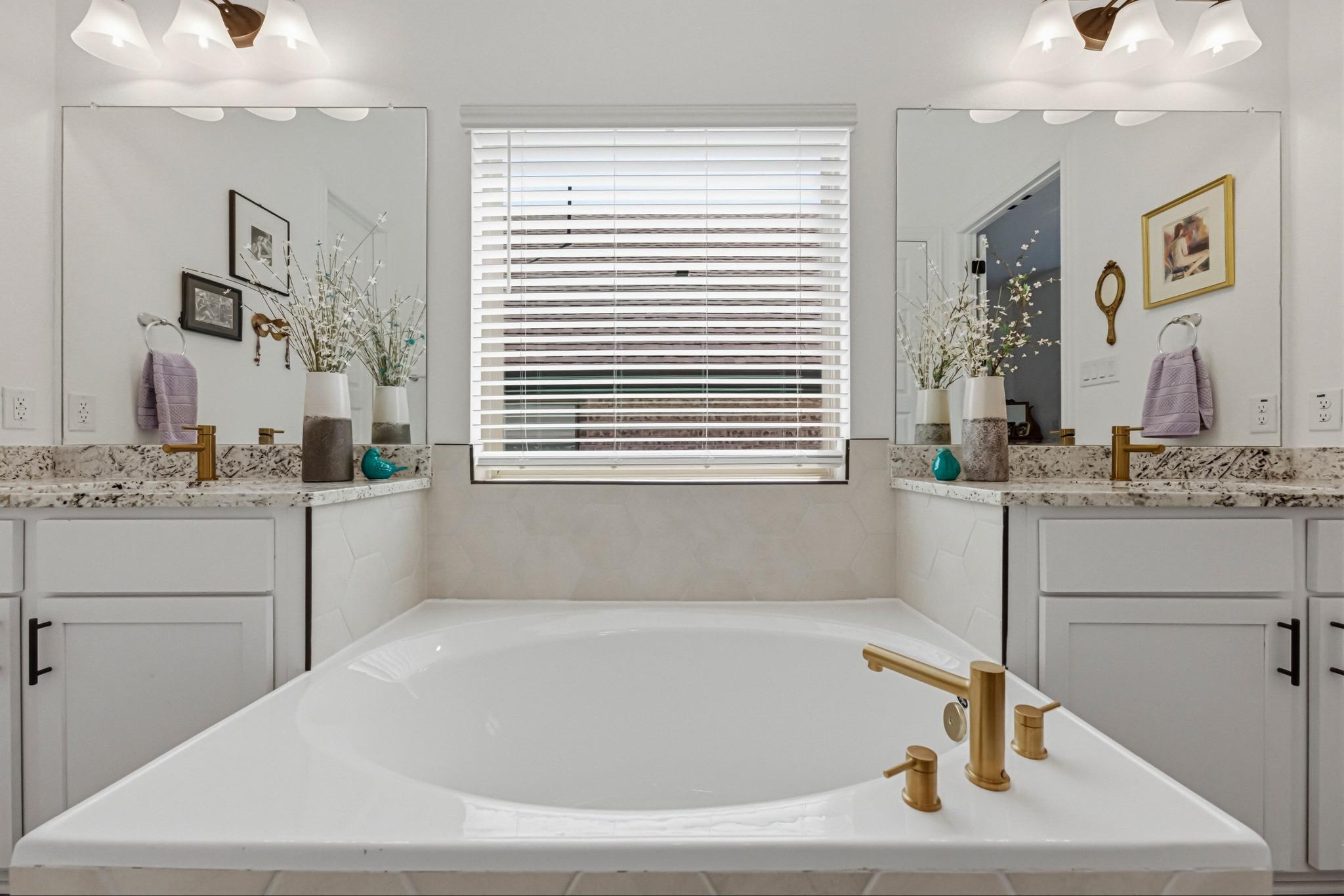 602 Jefferson Dr, Kyle, TX 78640