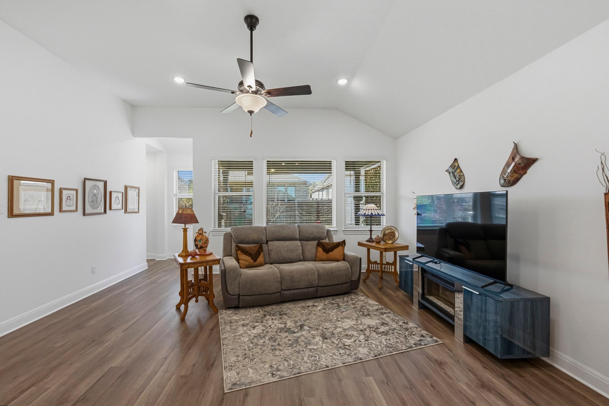 602 Jefferson Dr, Kyle, TX 78640