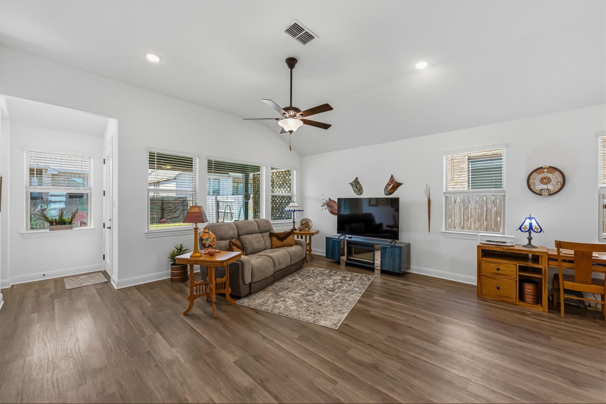 602 Jefferson Dr, Kyle, TX 78640