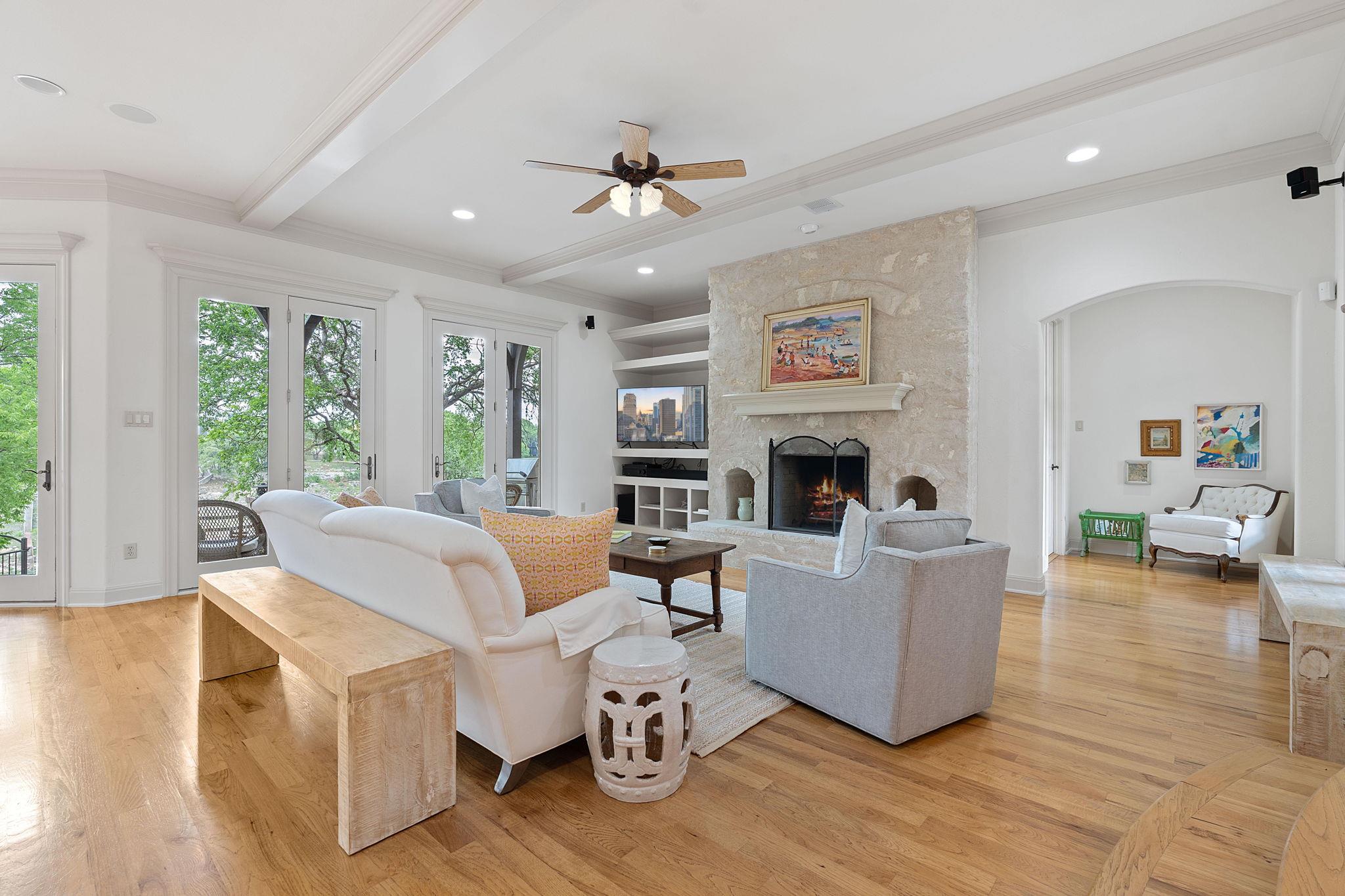 21936 Briarcliff Dr, Spicewood, TX 78669