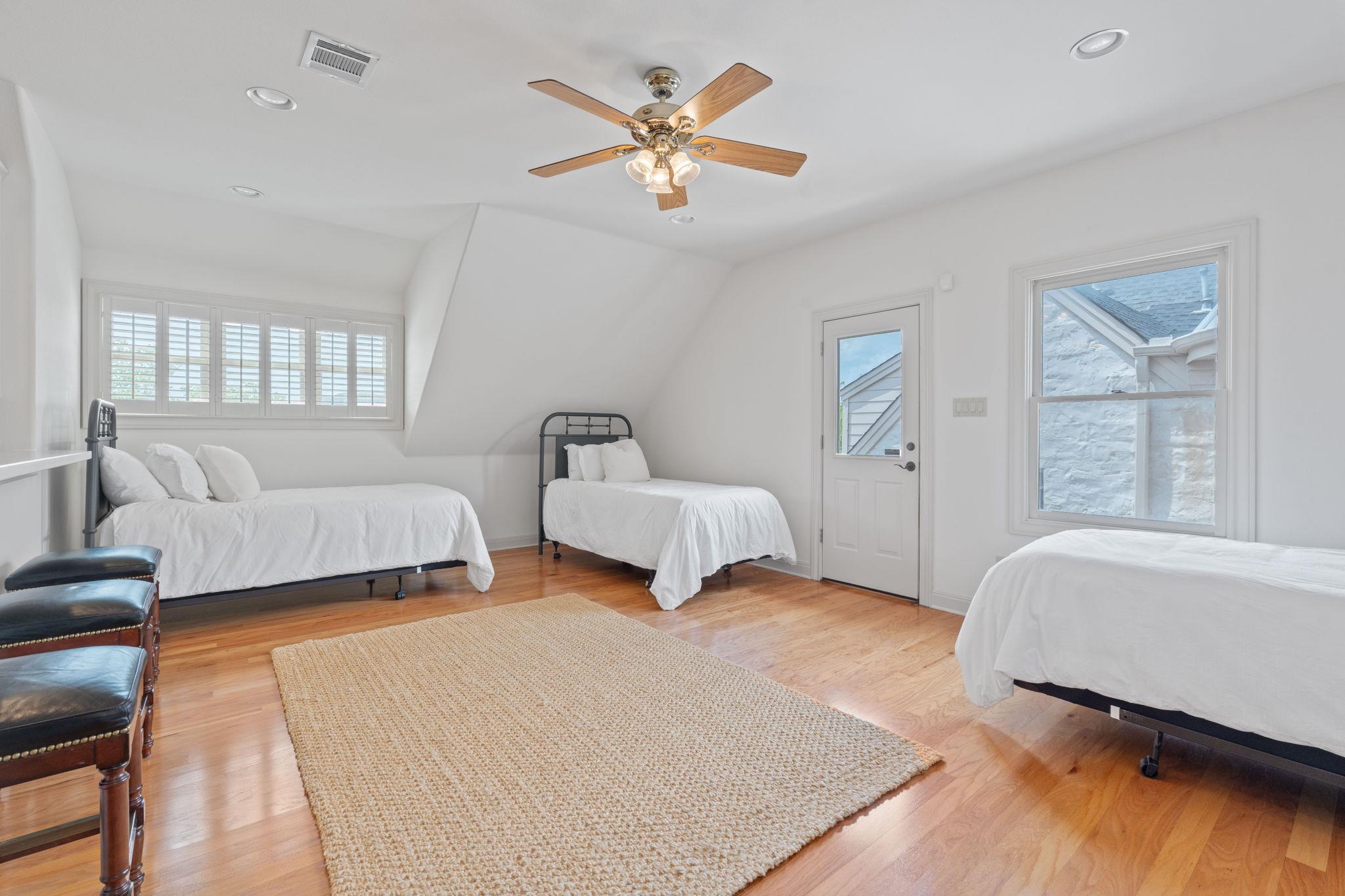 21936 Briarcliff Dr, Spicewood, TX 78669