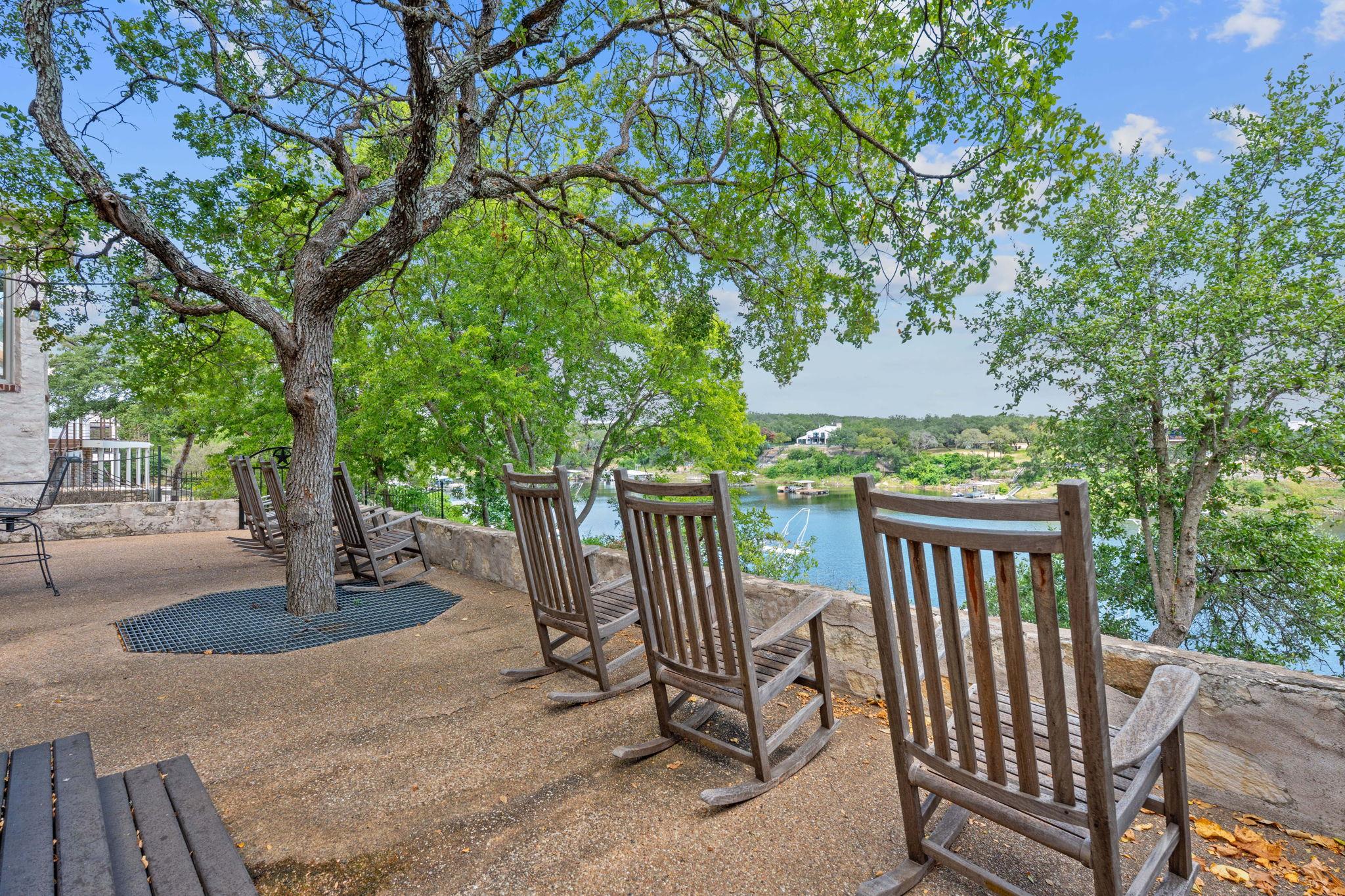 21936 Briarcliff Dr, Spicewood, TX 78669