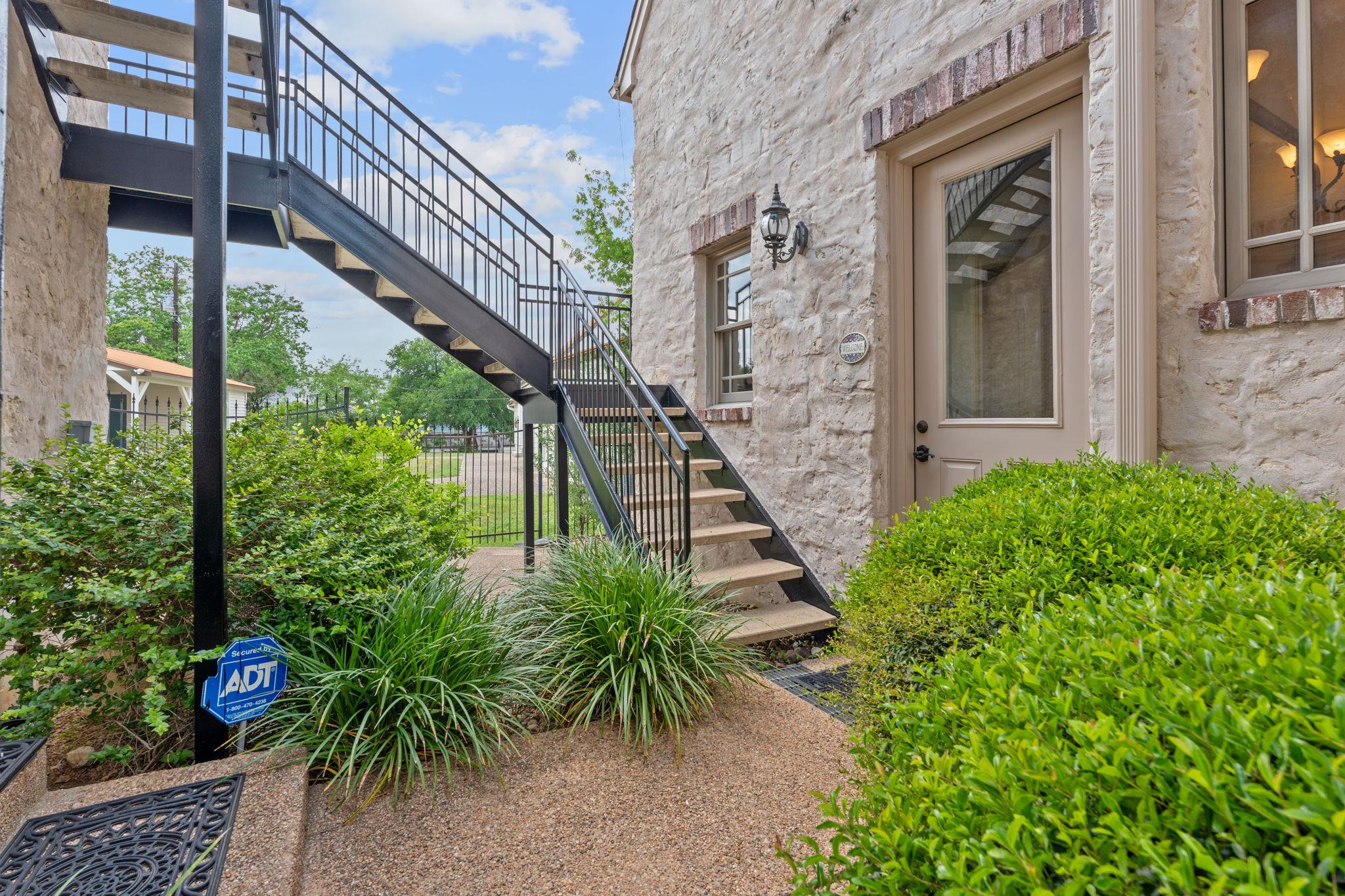 21936 Briarcliff Dr, Spicewood, TX 78669