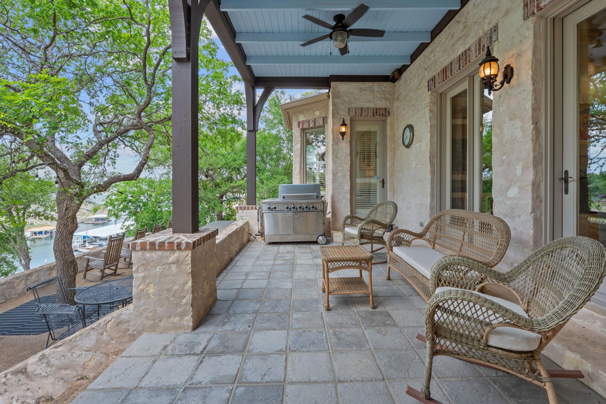 21936 Briarcliff Dr, Spicewood, TX 78669