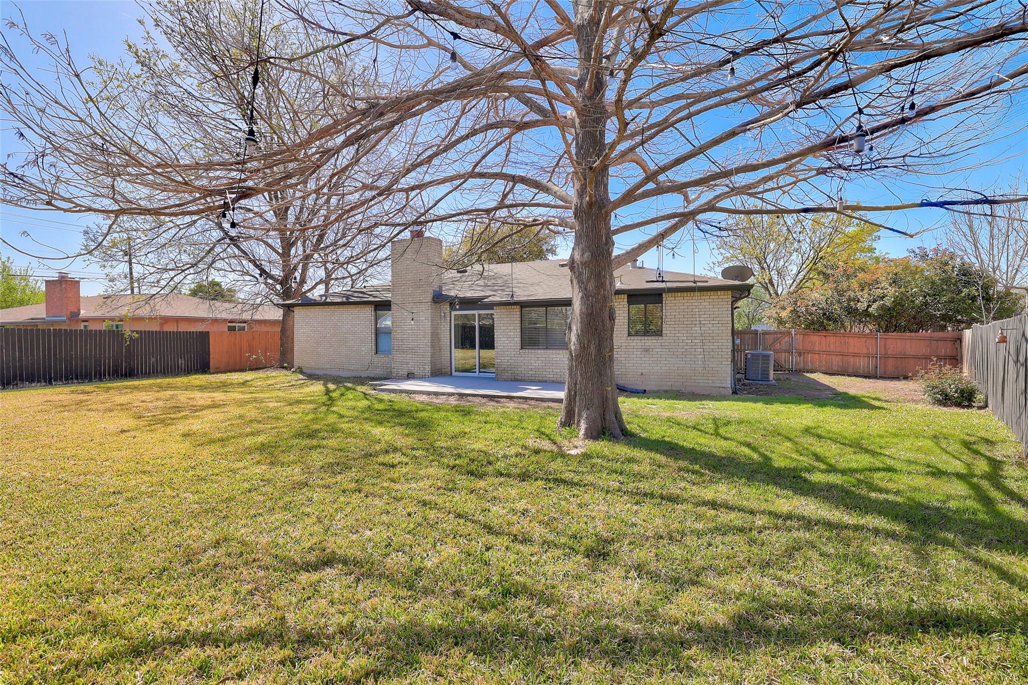 1403 Greenfield Dr, Round Rock, TX 78664