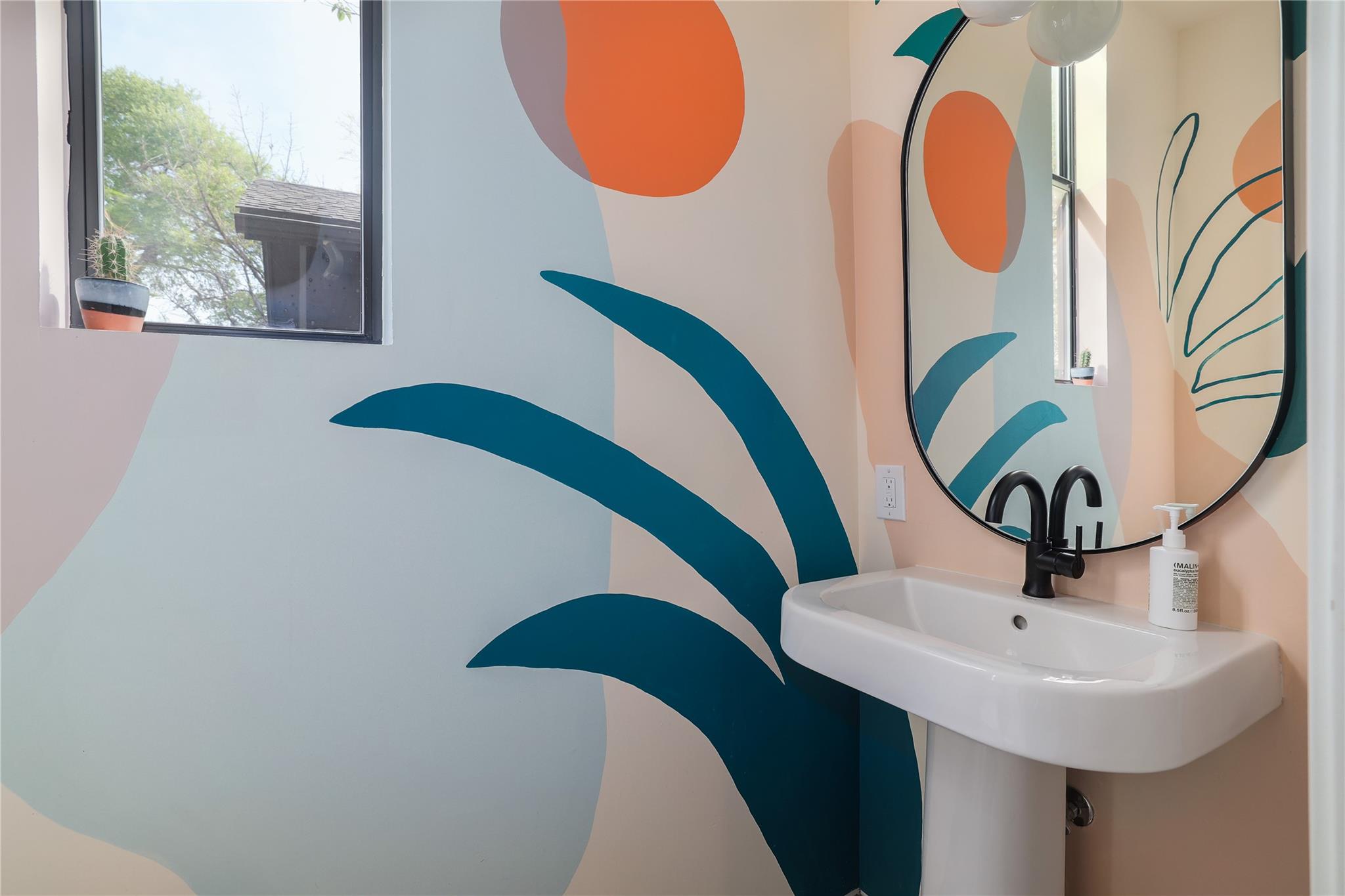 2412 E 9th St, Austin, TX 78702