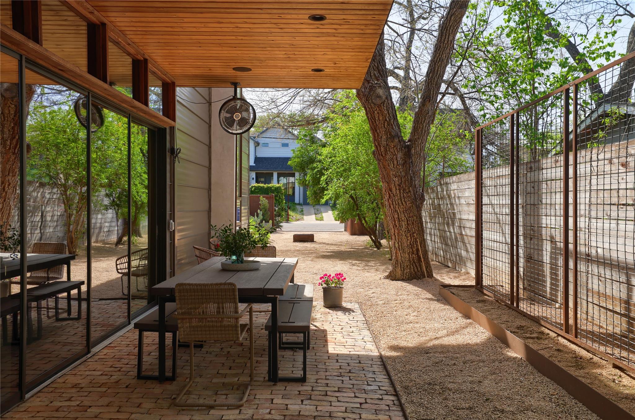 2412 E 9th St, Austin, TX 78702