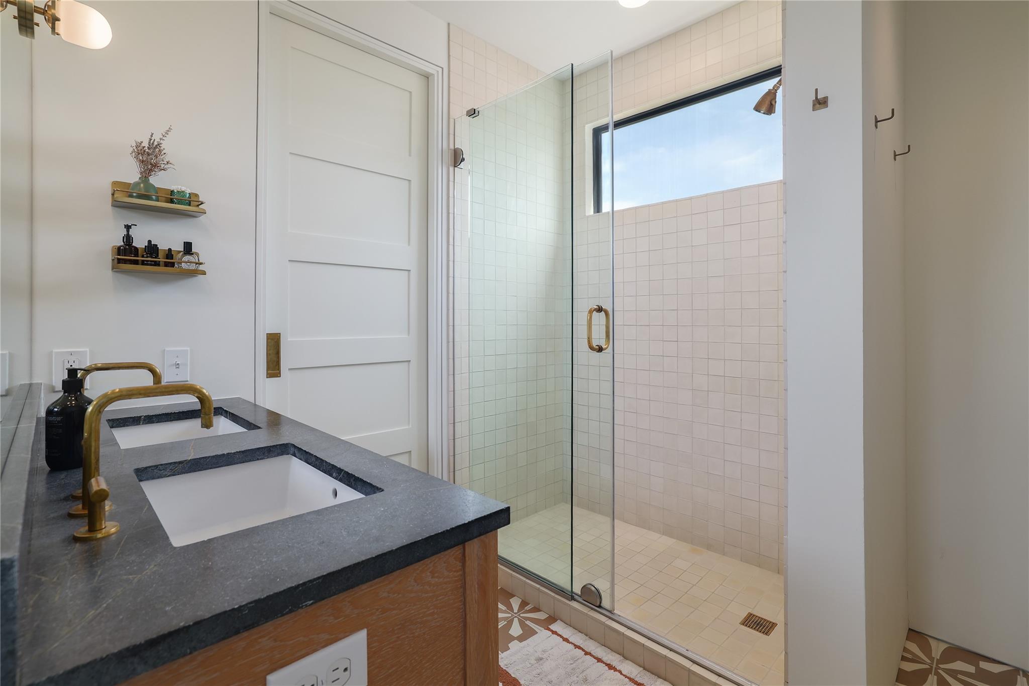 2412 E 9th St, Austin, TX 78702