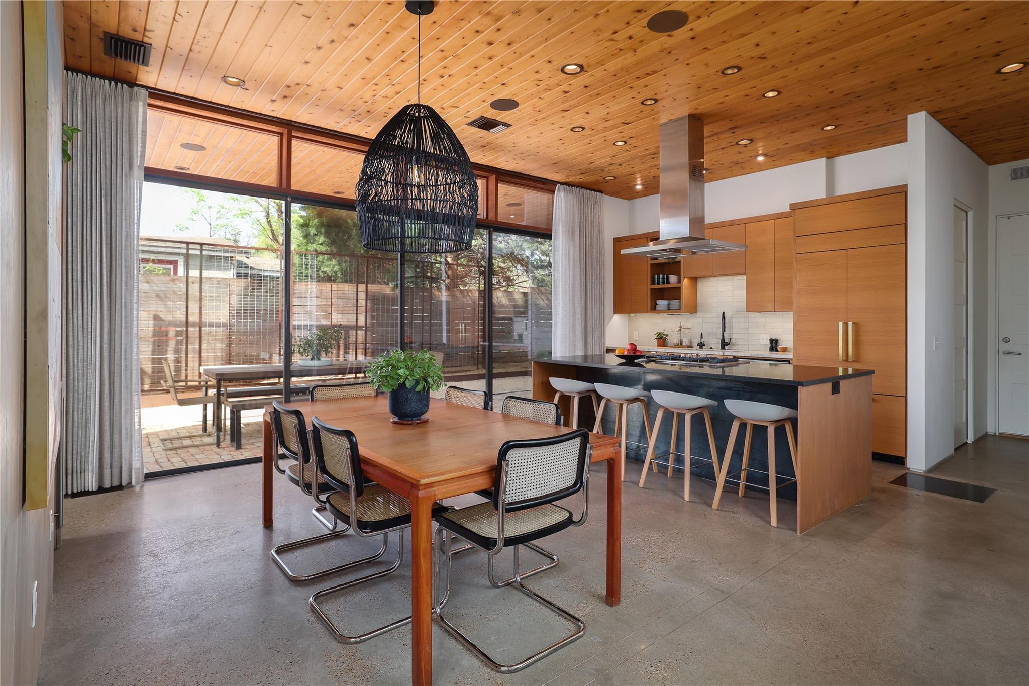 2412 E 9th St, Austin, TX 78702