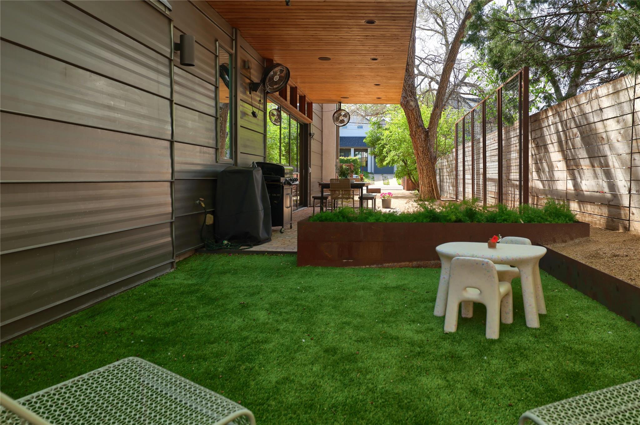 2412 E 9th St, Austin, TX 78702