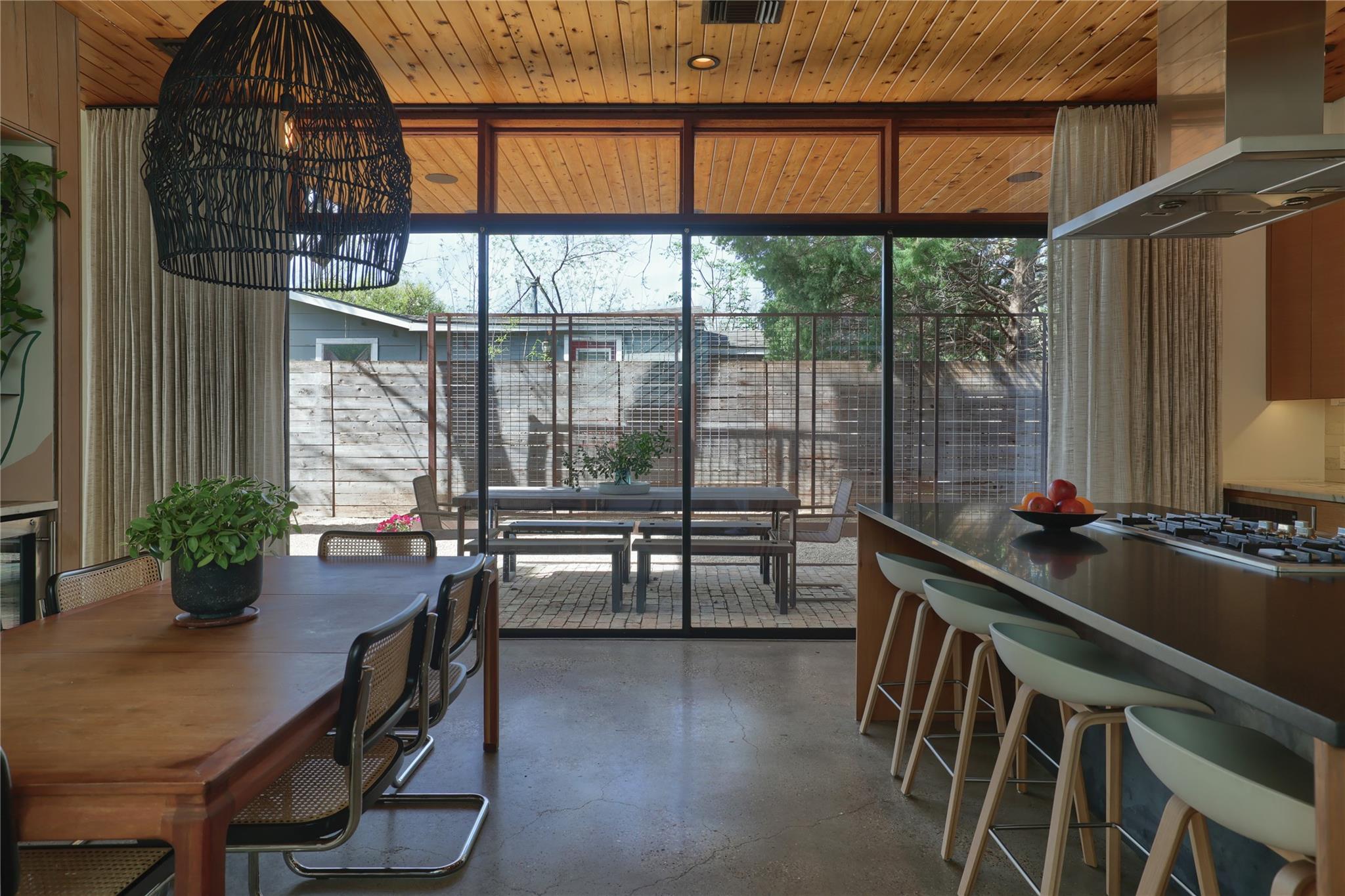 2412 E 9th St, Austin, TX 78702