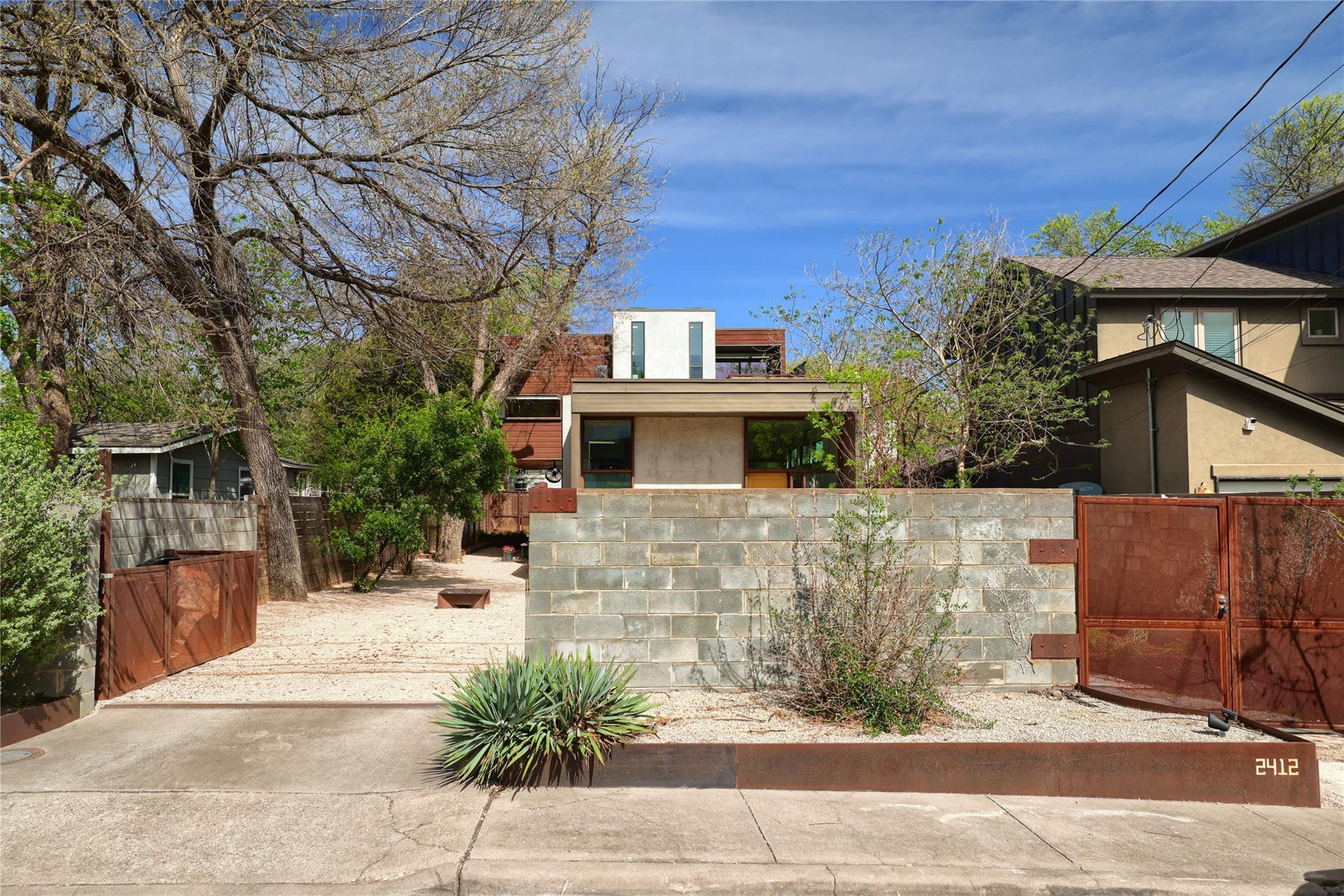 2412 E 9th St, Austin, TX 78702