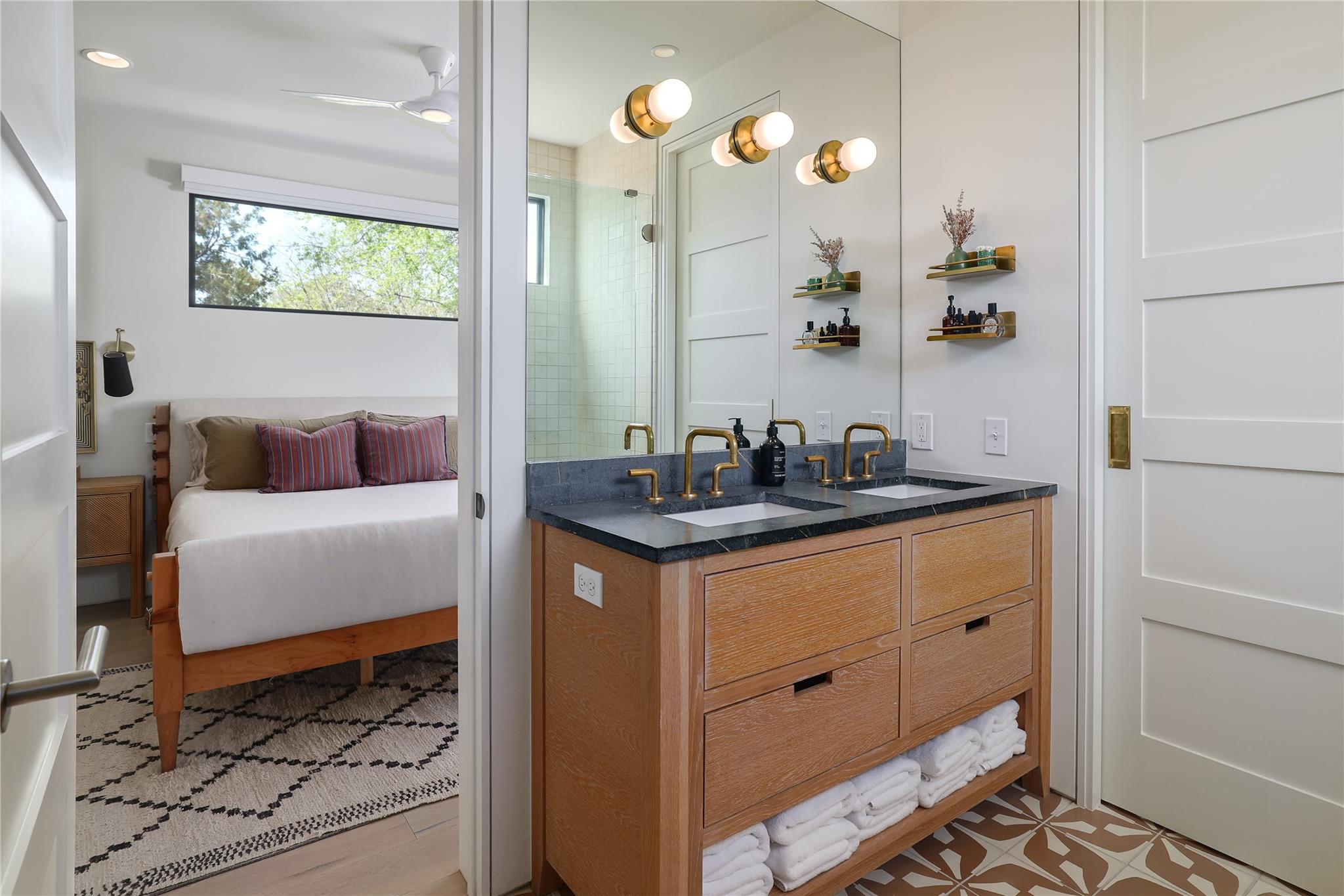 2412 E 9th St, Austin, TX 78702