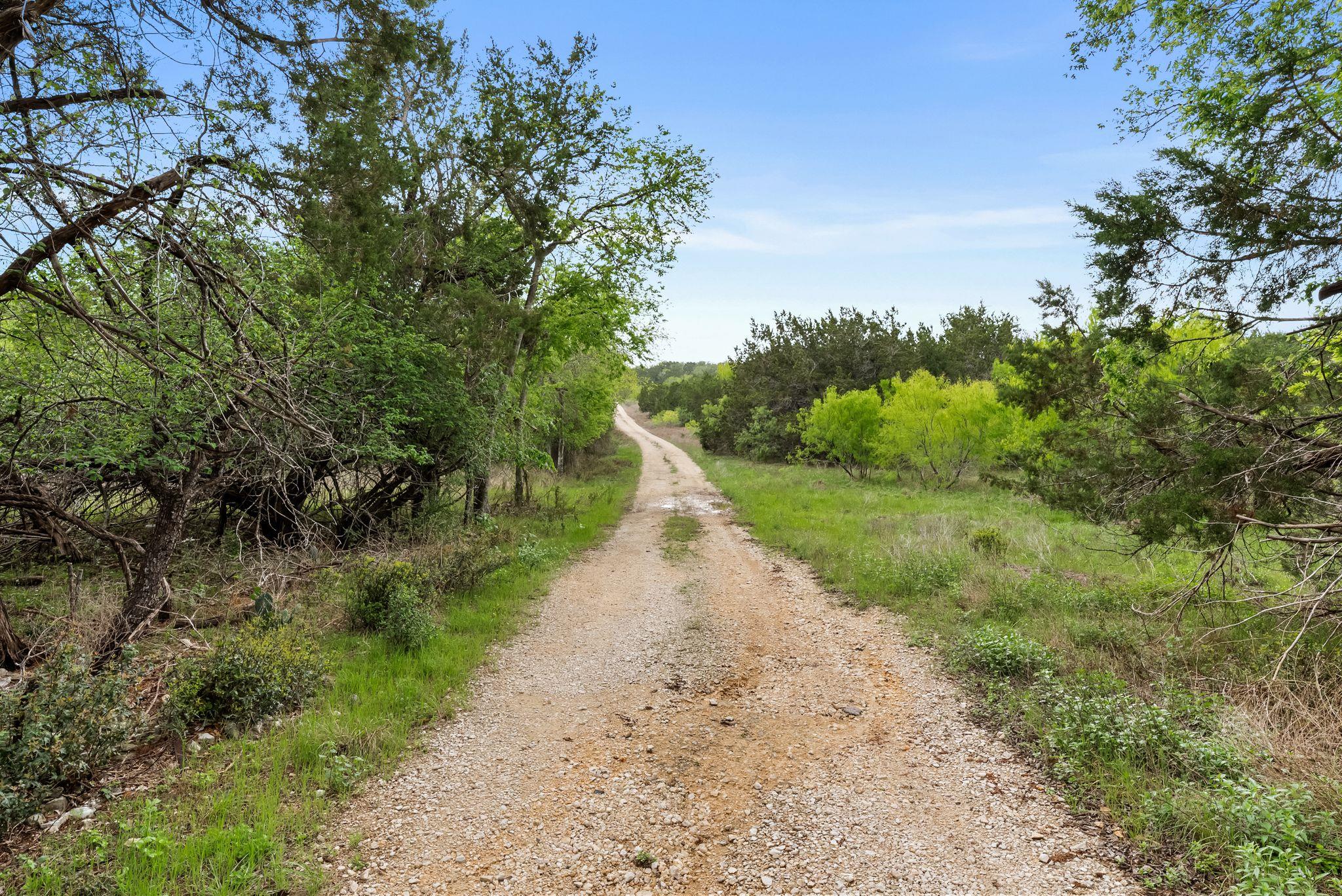 175 Eastwood Ln, San Marcos, TX 78666