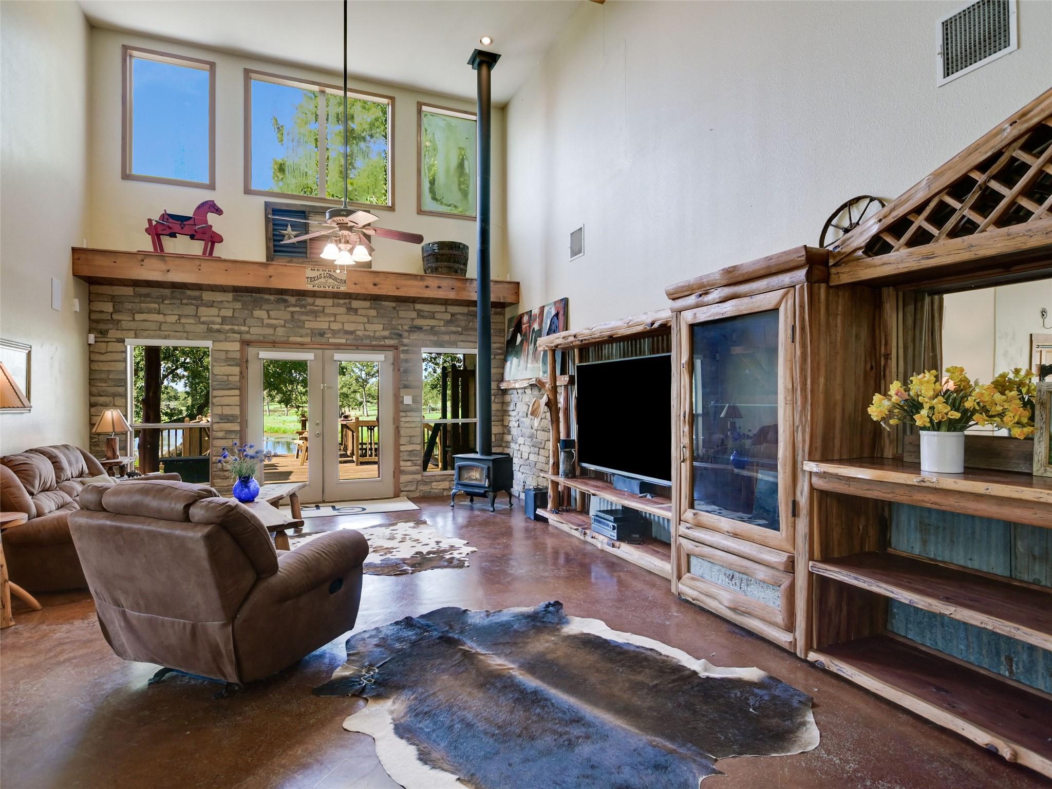 762 Karisch Rd, Giddings, TX 78942