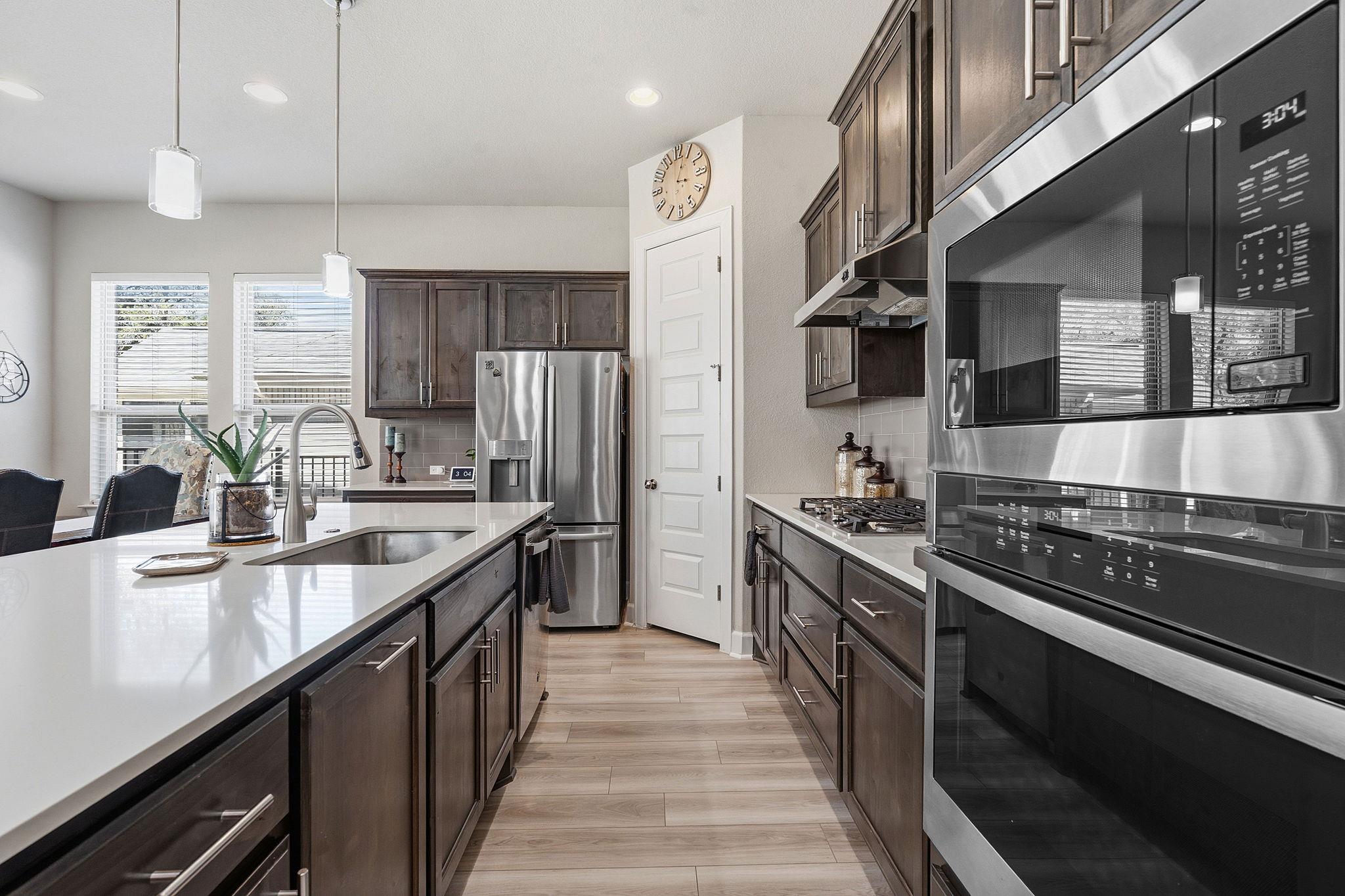 241 Village Oak Dr, Austin, TX 78737