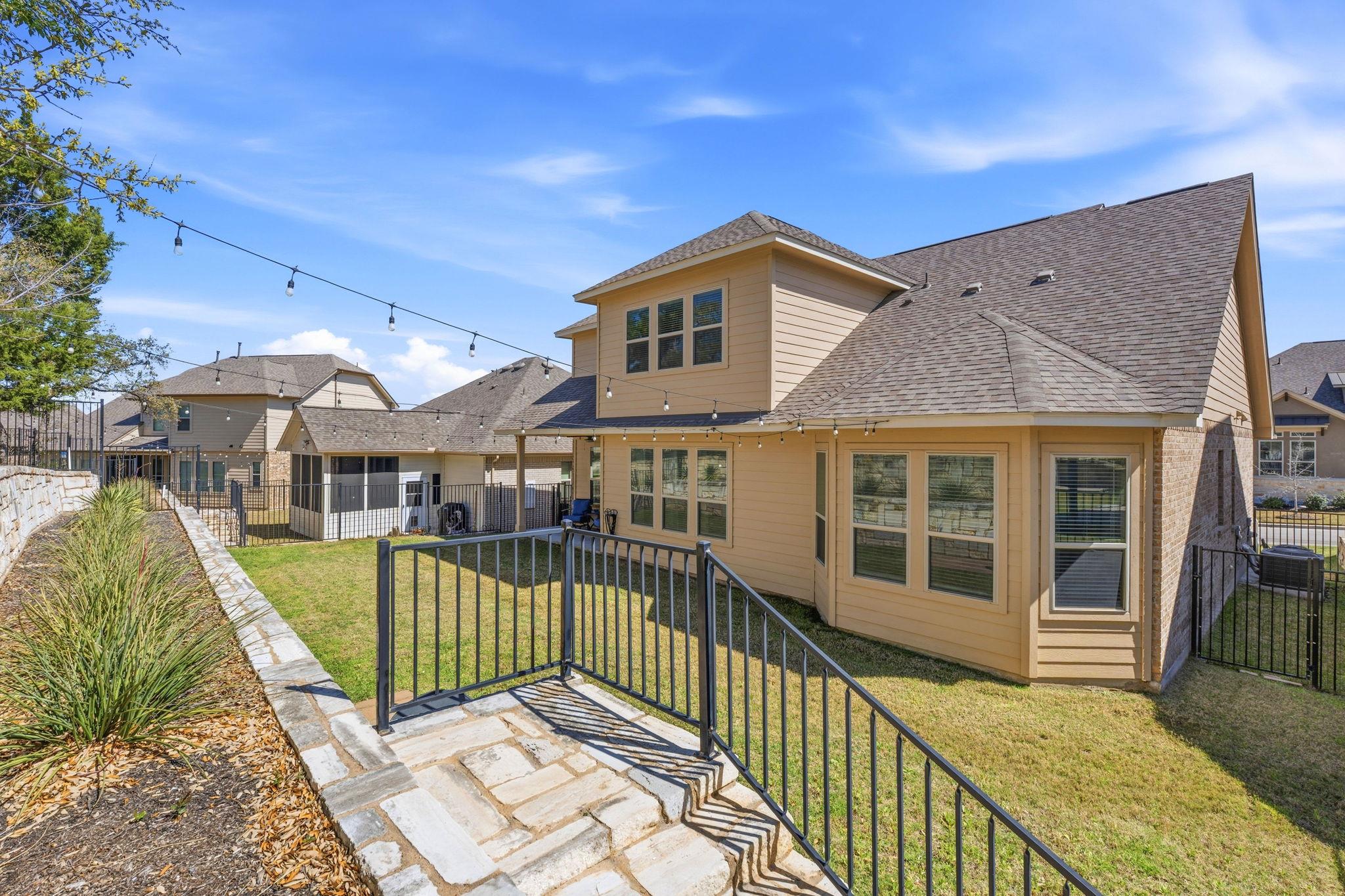 241 Village Oak Dr, Austin, TX 78737