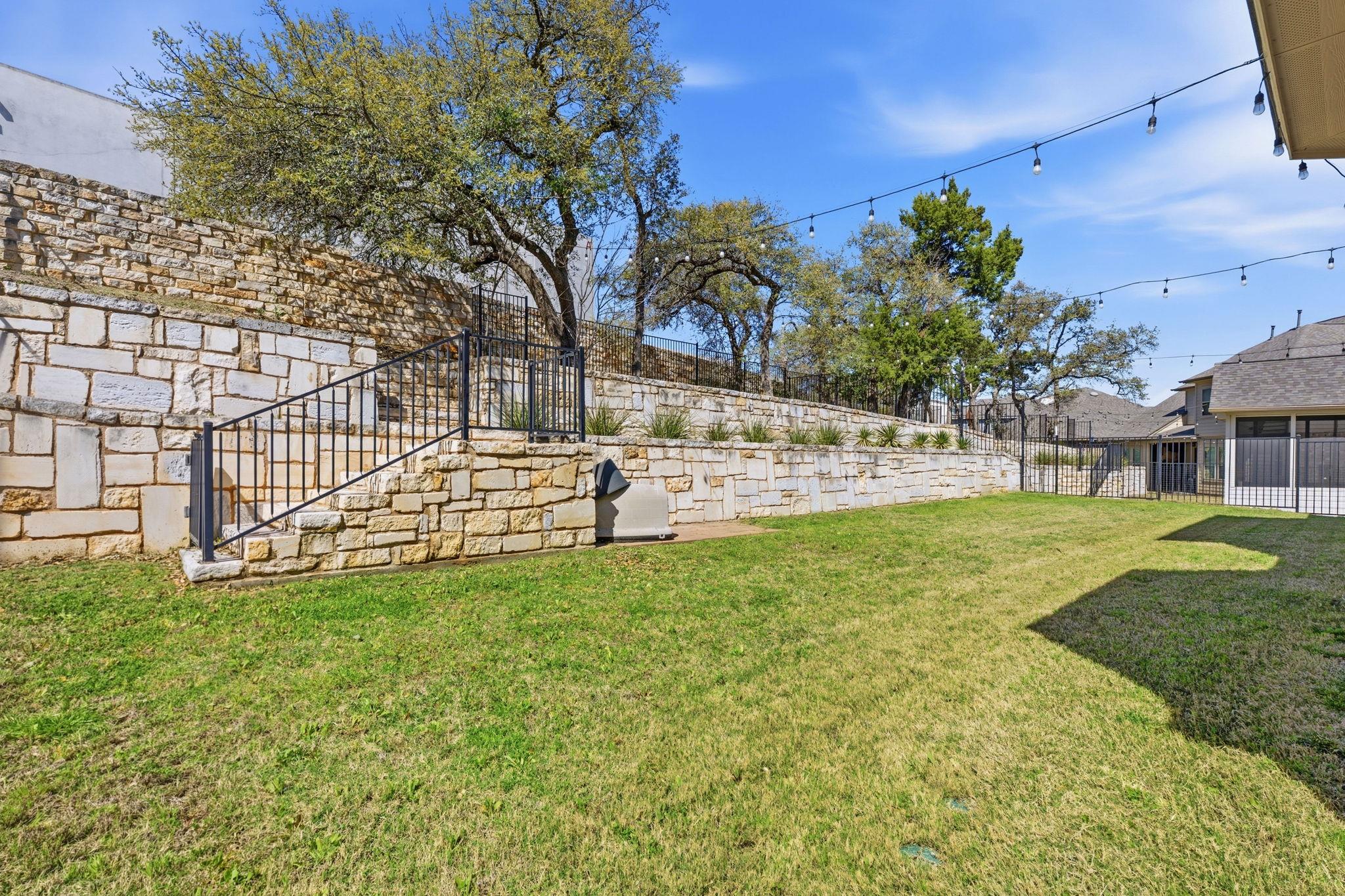 241 Village Oak Dr, Austin, TX 78737
