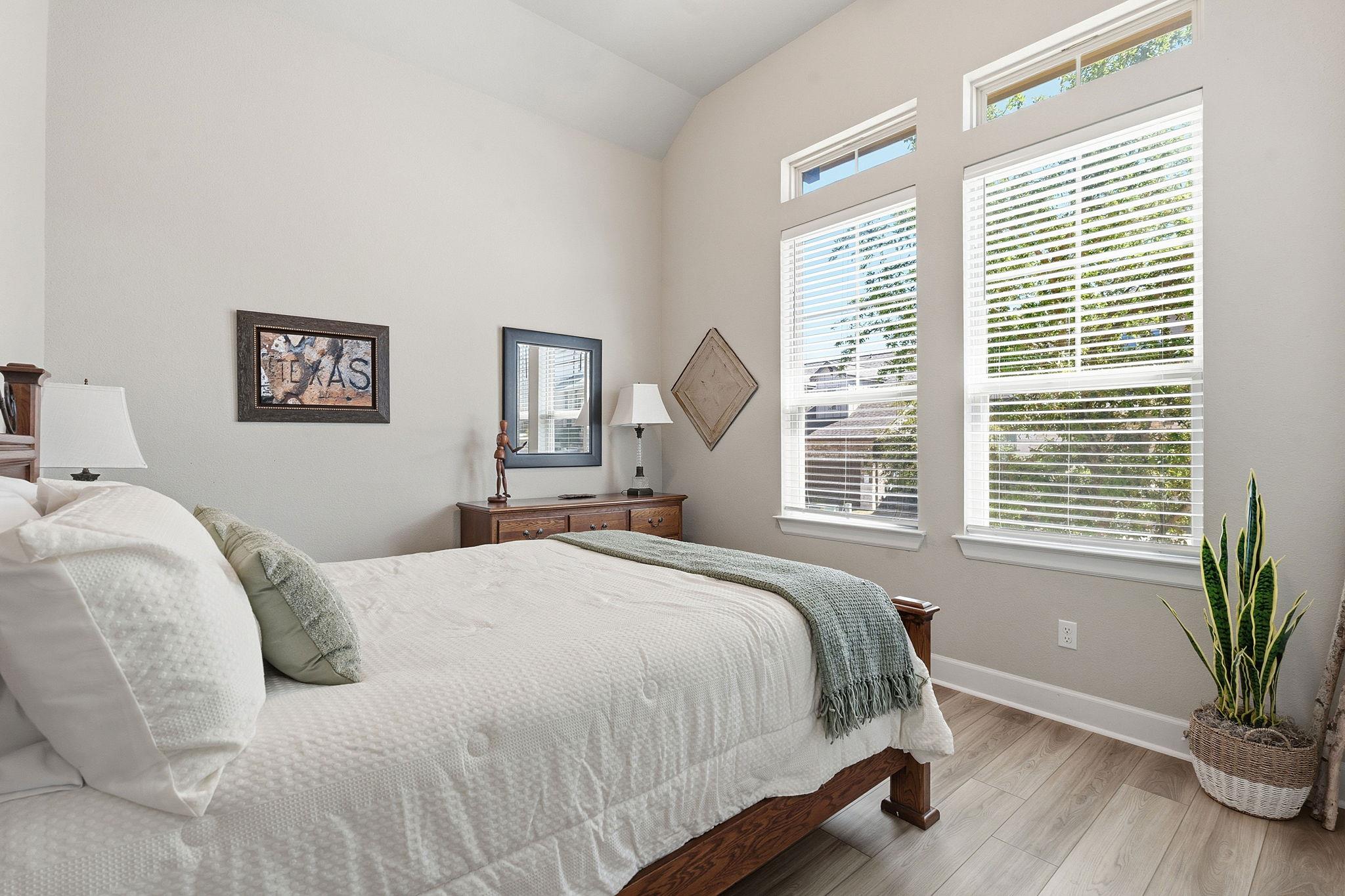 241 Village Oak Dr, Austin, TX 78737