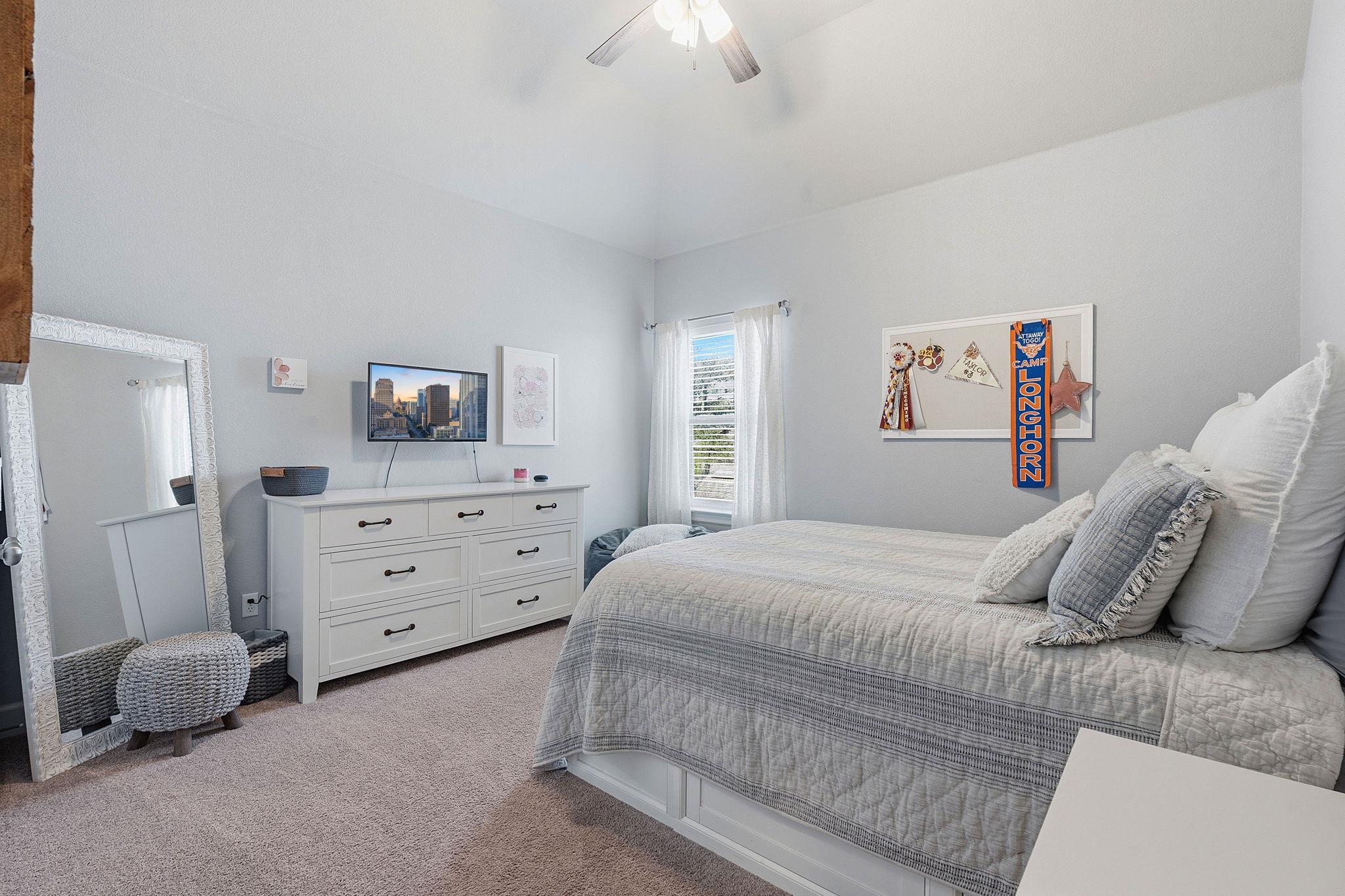 241 Village Oak Dr, Austin, TX 78737